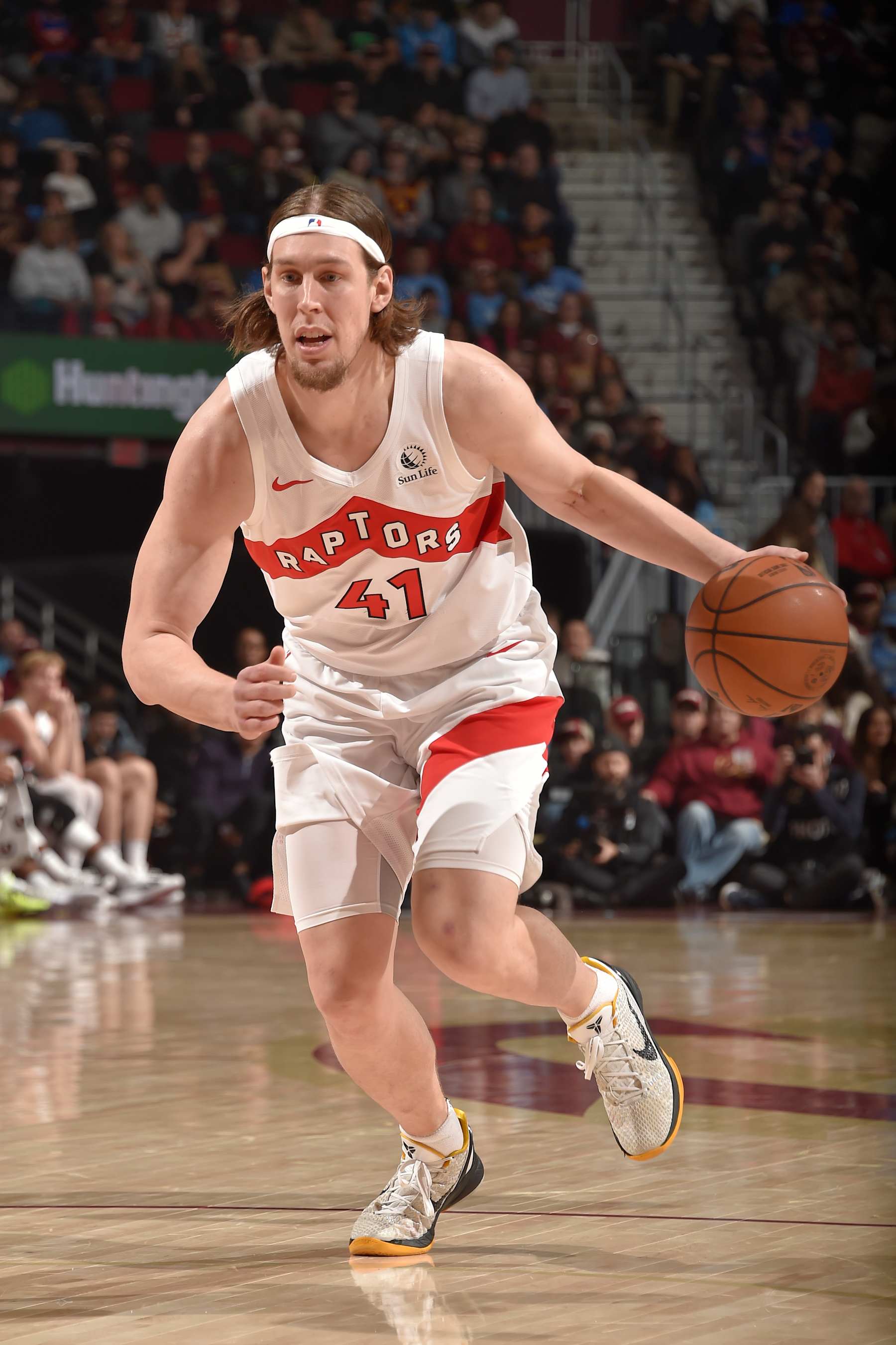 CLEVELAND, OH - JANUARY 9: Kelly Olynyk #41 of the Toronto Raptors dribbles the ball during the game against the Cleveland Cavaliers on January 9, 2025 at Rocket Mortgage FieldHouse in Cleveland, Ohio. NOTE TO USER: User expressly acknowledges and agrees that, by downloading and/or using this Photograph, user is consenting to the terms and conditions of the Getty Images License Agreement. Mandatory Copyright Notice: Copyright 2025 NBAE (Photo by David Liam Kyle/NBAE via Getty Images)