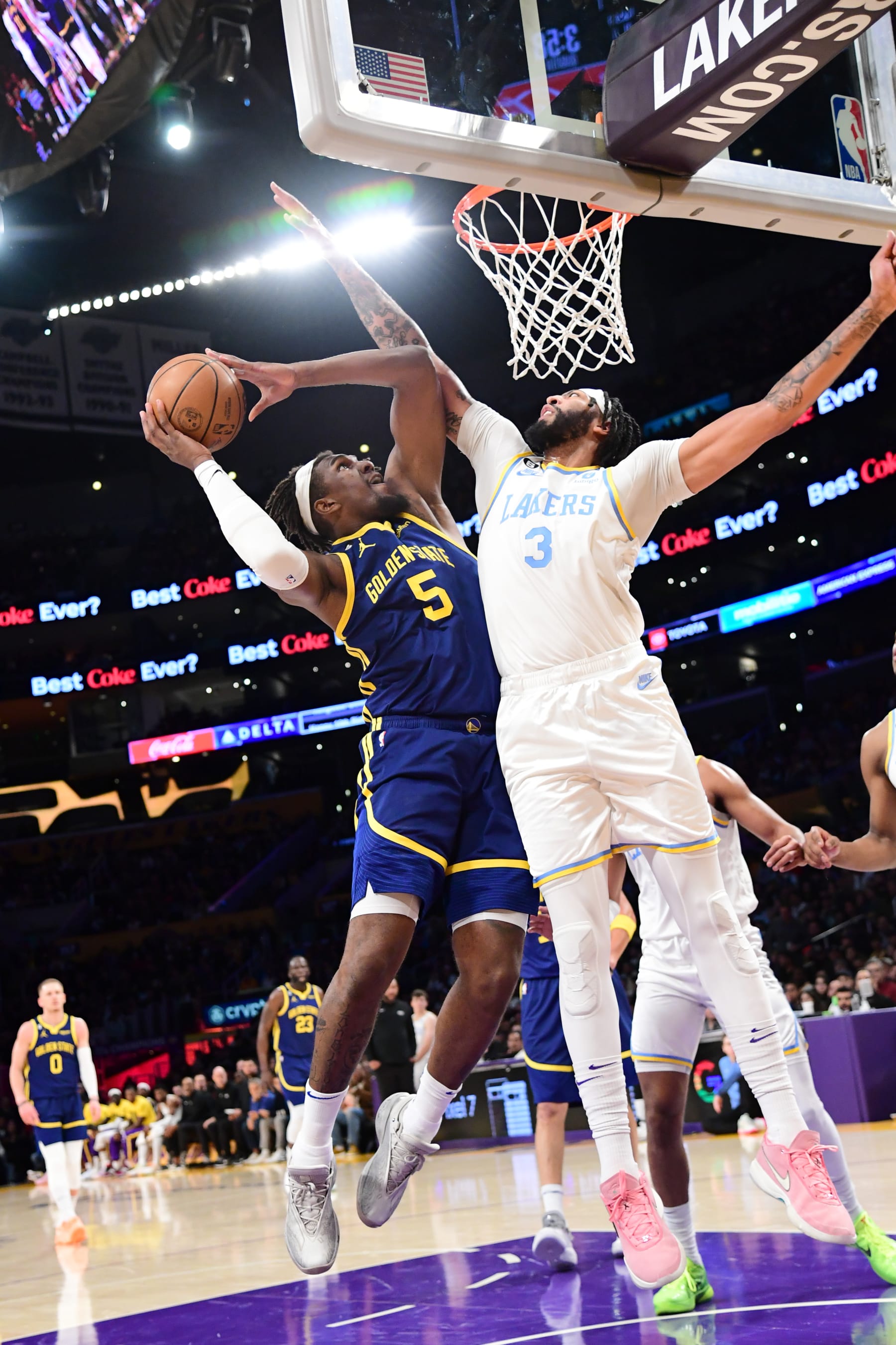 LOS ANGELES, CA - FEBRUARY 23: Kevon Looney #5 of the Golden State Warriors drives to the basket during the game against the Los Angeles Lakers on February 23, 2023 at Crypto.Com Arena in Los Angeles, California. NOTE TO USER: User expressly acknowledges and agrees that, by downloading and/or using this Photograph, user is consenting to the terms and conditions of the Getty Images License Agreement. Mandatory Copyright Notice: Copyright 2023 NBAE (Photo by Adam Pantozzi/NBAE via Getty Images)