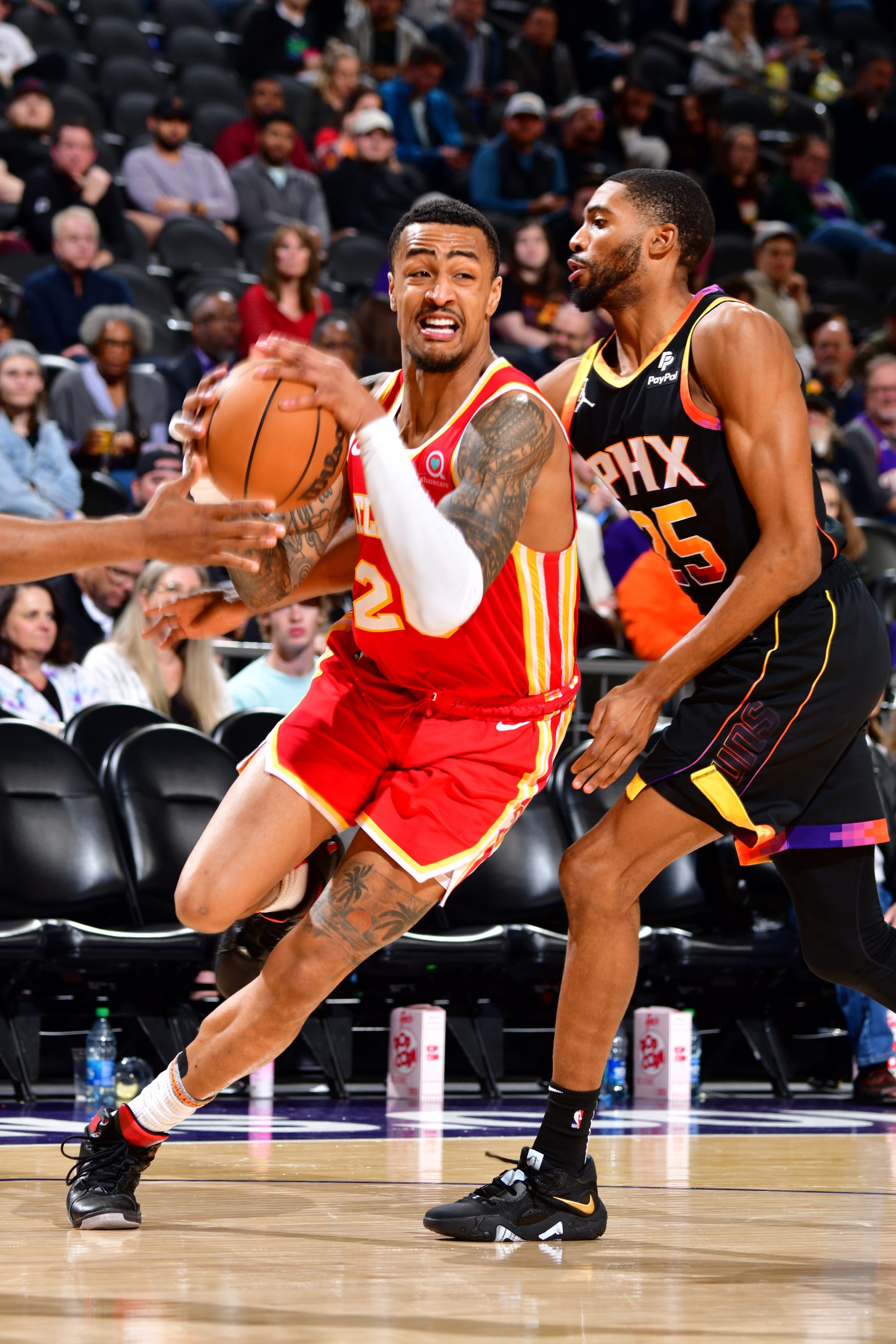 PHOENIX, AZ - FEBRUARY 1: John Collins #20 of the Atlanta Hawks dribbles the ball during the game against the Phoenix Suns on February 1, 2022 at Footprint Center in Phoenix, Arizona. NOTE TO USER: User expressly acknowledges and agrees that, by downloading and or using this photograph, user is consenting to the terms and conditions of the Getty Images License Agreement. Mandatory Copyright Notice: Copyright 2022 NBAE (Photo by Barry Gossage/NBAE via Getty Images)