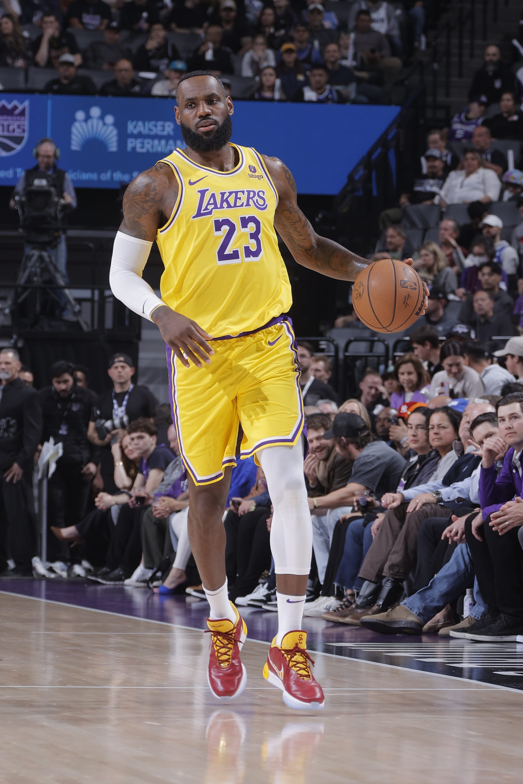 SACRAMENTO, CA - MARCH 13:  LeBron James #23 of the Los Angeles Lakers handles the ball during the game against the Sacramento Kings on March 13, 2024 at Golden 1 Center in Sacramento, California. NOTE TO USER: User expressly acknowledges and agrees that, by downloading and or using this Photograph, user is consenting to the terms and conditions of the Getty Images License Agreement. Mandatory Copyright Notice: Copyright 2024 NBAE (Photo by Rocky Widner/NBAE via Getty Images)