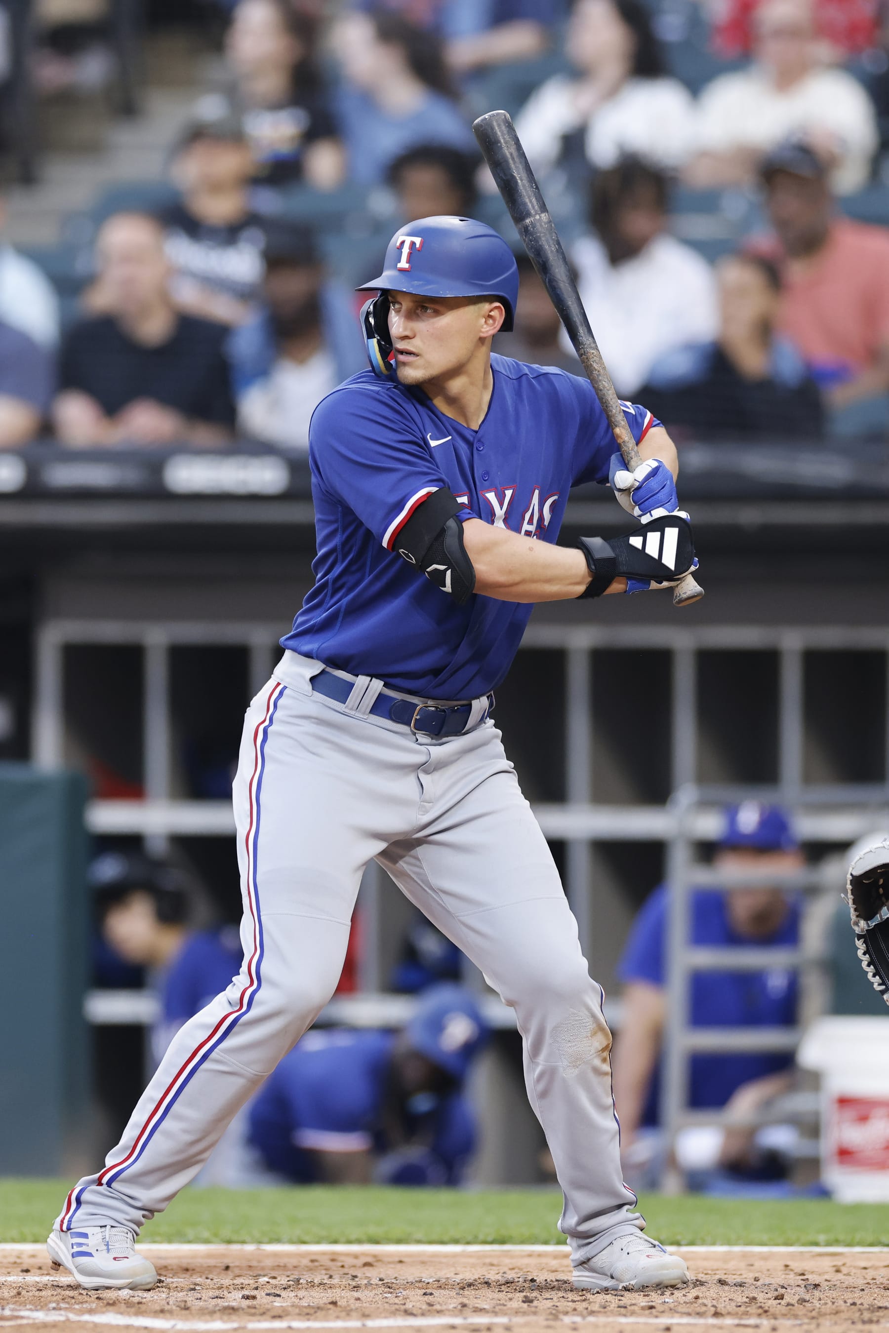 CHICAGO, IL - JUNE 21: Texas Rangers shortstop Corey Seager (5) bats during an MLB game against the Chicago White Sox on June 21, 2023 at Guaranteed Rate Field in Chicago, Illinois. (Photo by Joe Robbins/Icon Sportswire via Getty Images)