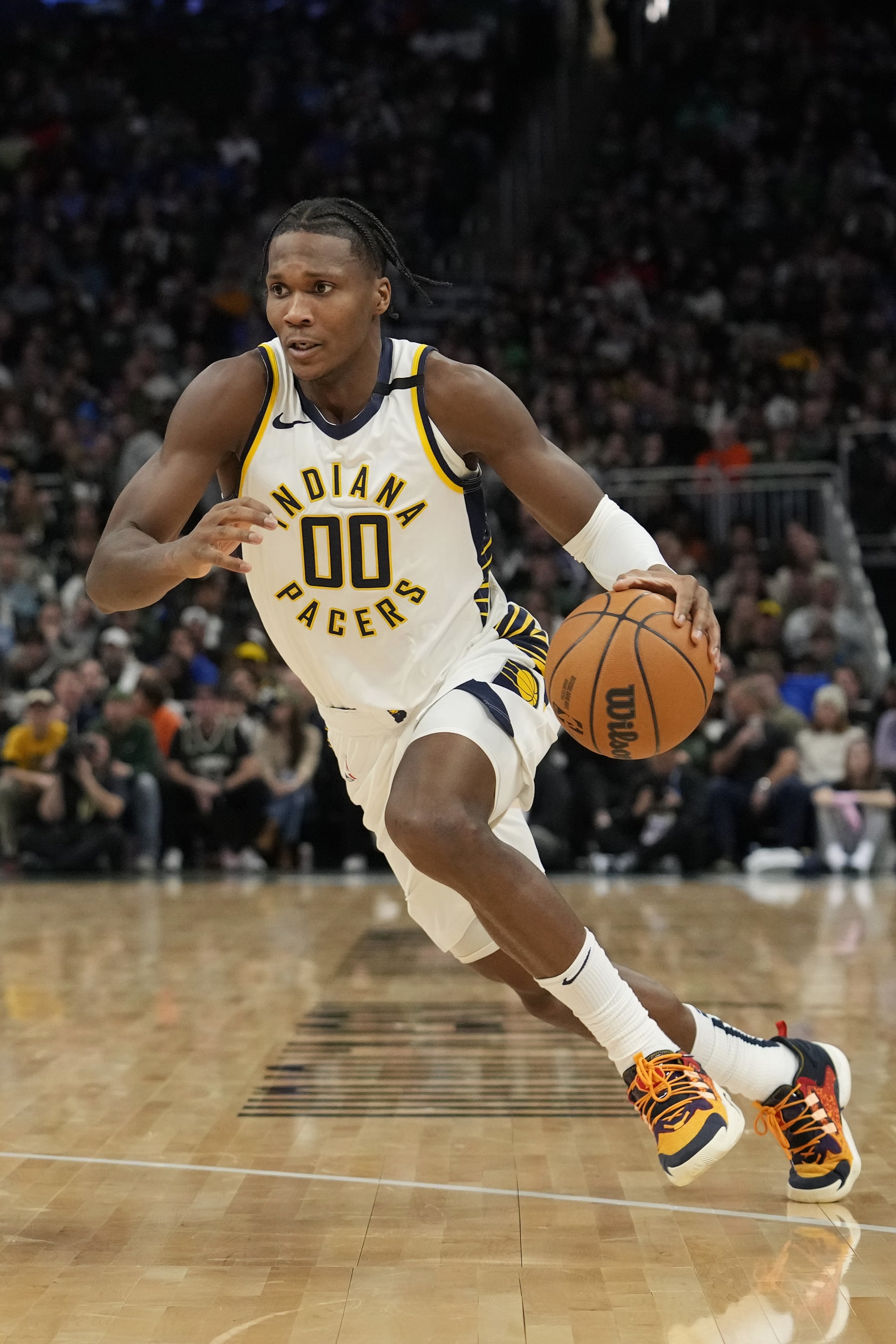 MILWAUKEE, WISCONSIN - JANUARY 01: Bennedict Mathurin #00 of the Indiana Pacers dribbles the ball during the second half against the Milwaukee Bucks at Fiserv Forum on January 01, 2024 in Milwaukee, Wisconsin. NOTE TO USER: User expressly acknowledges and agrees that, by downloading and or using this photograph, User is consenting to the terms and conditions of the Getty Images License Agreement (Photo by Patrick McDermott/Getty Images )