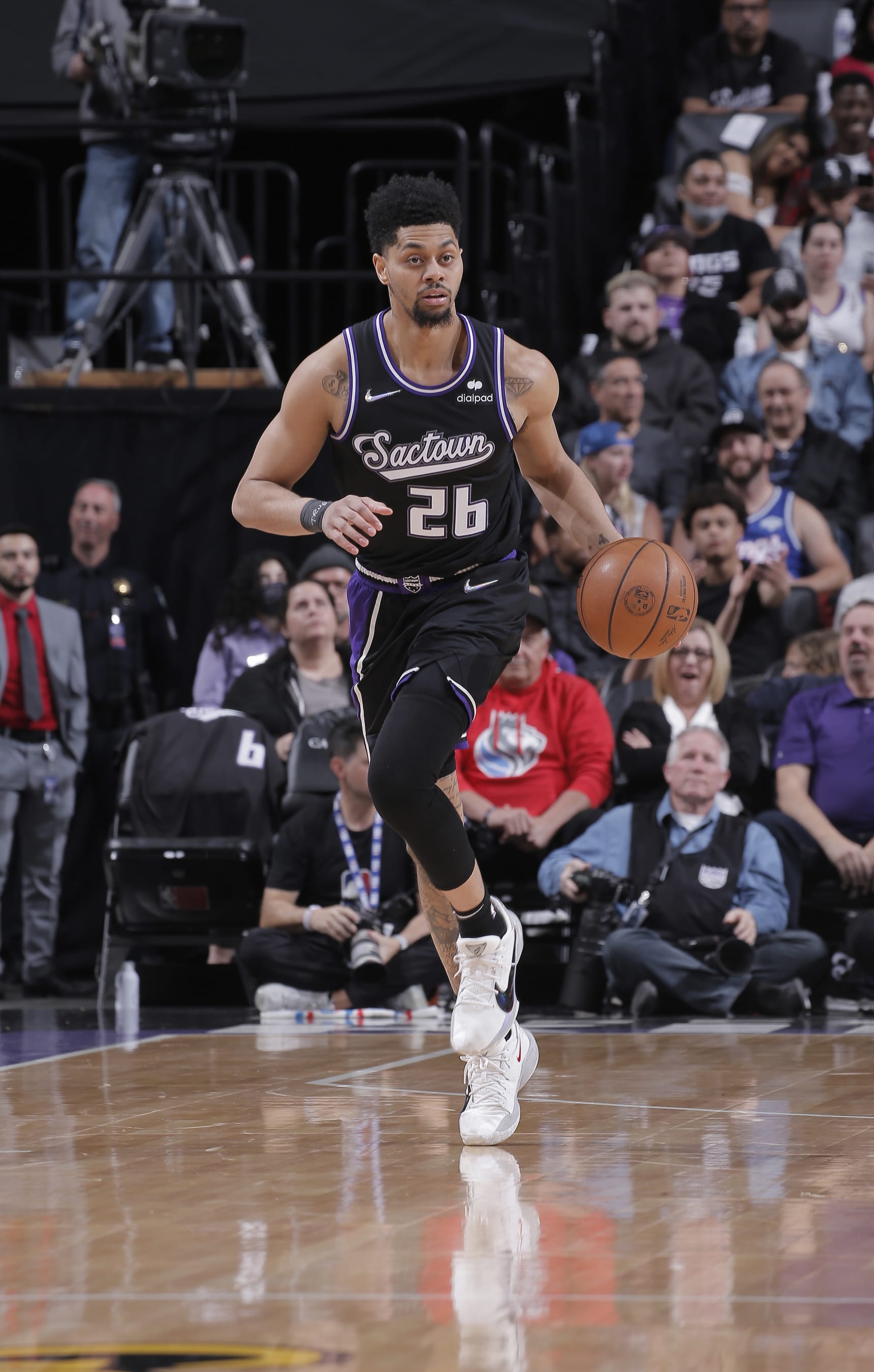 SACRAMENTO, CA - APRIL 5: Jeremy Lamb #26 of the Sacramento Kings brings the ball up the court against the New Orleans Pelicans on April 5, 2022 at Golden 1 Center in Sacramento, California. NOTE TO USER: User expressly acknowledges and agrees that, by downloading and or using this photograph, User is consenting to the terms and conditions of the Getty Images Agreement. Mandatory Copyright Notice: Copyright 2022 NBAE (Photo by Rocky Widner/NBAE via Getty Images)