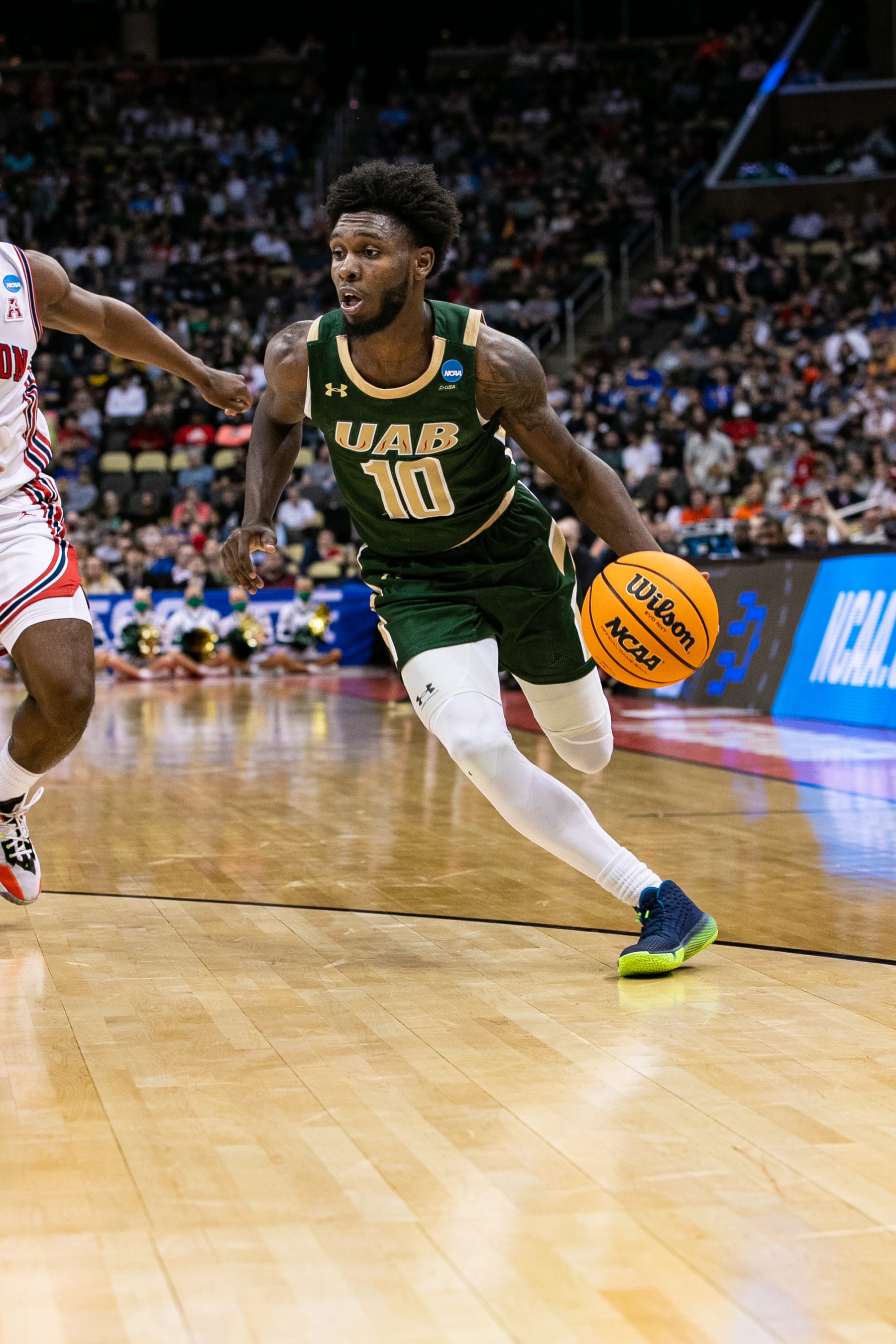PITTSBURGH, PA - MARCH 18: UAB Blazers guard Jordan Walker (10) drives to the hoop during the men's March Madness college basketball game between the UAB Blazers and the Houston Cougars on March 18, 2022 at PPG Paints Arena in Pittsburgh, PA. (Photo by Mark Alberti/Icon Sportswire via Getty Images)