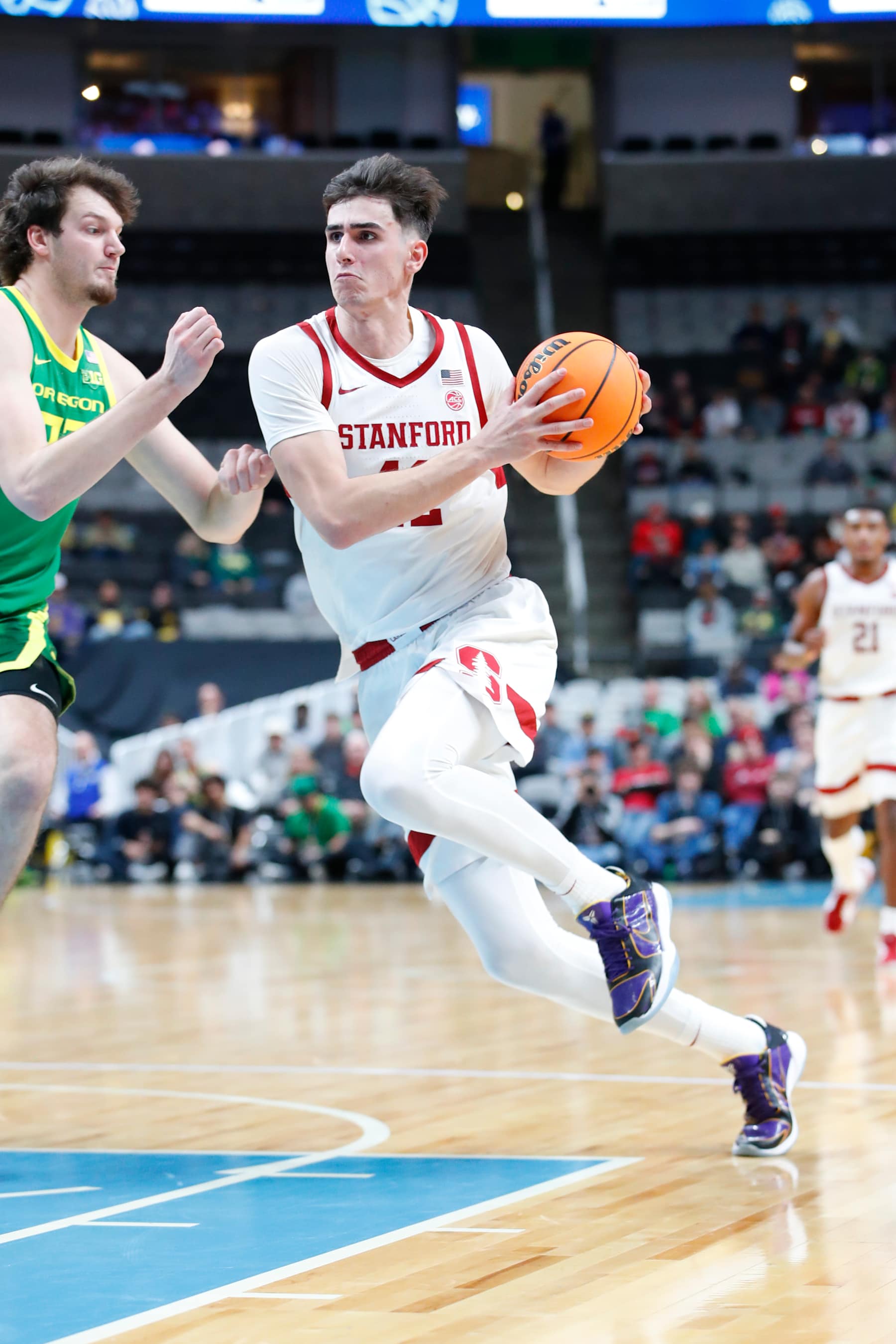 SAN JOSE, CA - DECEMBER 21: Stanford Cardinal forward Maxime Raynaud (42) drives the net during the game between the Oregon Ducks and the Stanford Cardinals in the San Jose Tip-Off on December 21, 2024 at SAP Center in San Jose, CA. (Photo by Scott Dinn/Icon Sportswire via Getty Images)