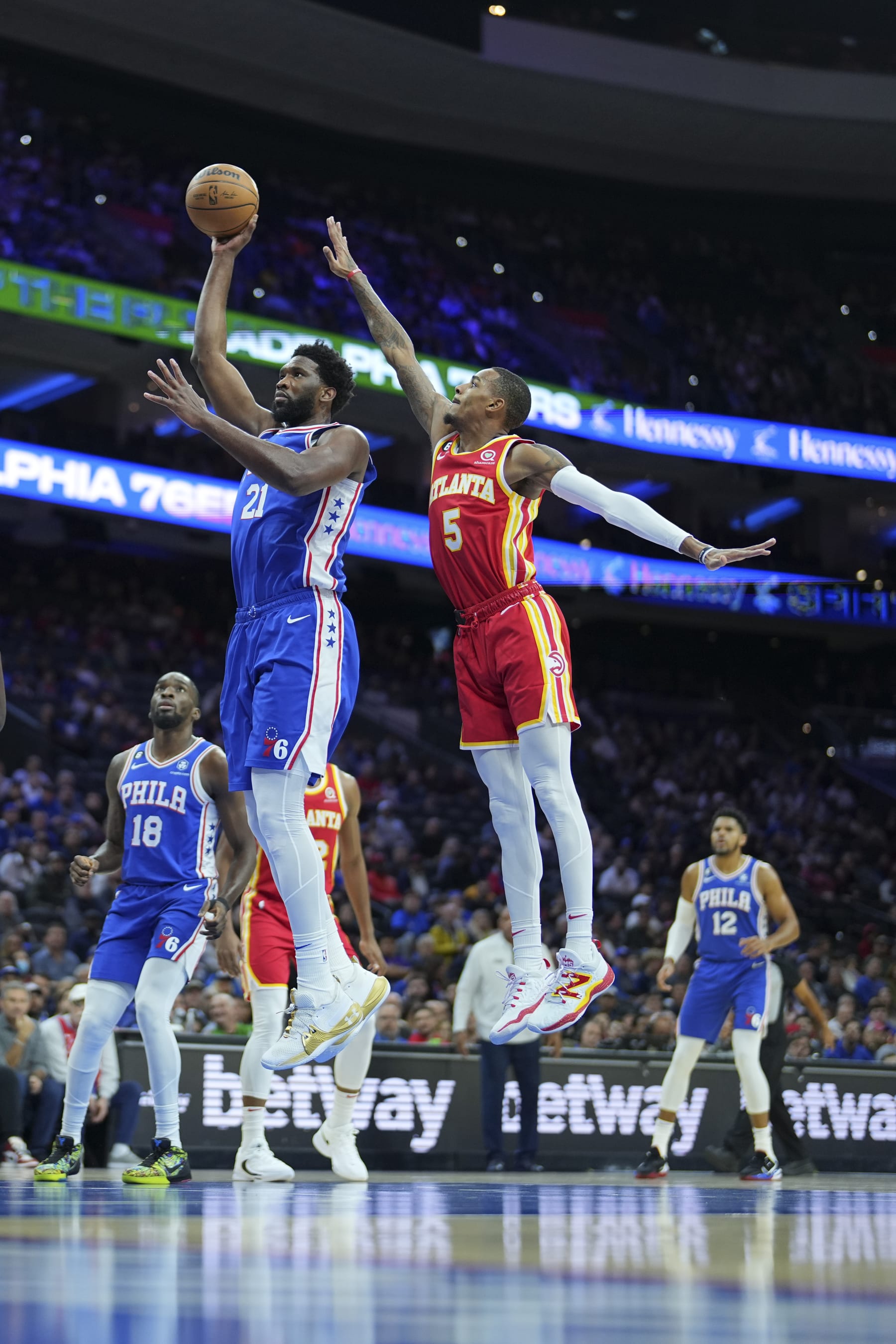 PHILADELPHIA, PA - NOVEMBER 28: Joel Embiid #21 of the Philadelphia 76ers shoots the ball against Dejounte Murray #5 of the Atlanta Hawks at the Wells Fargo Center on November 28, 2022 in Philadelphia, Pennsylvania. NOTE TO USER: User expressly acknowledges and agrees that, by downloading and or using this photograph, User is consenting to the terms and conditions of the Getty Images License Agreement. (Photo by Mitchell Leff/Getty Images)