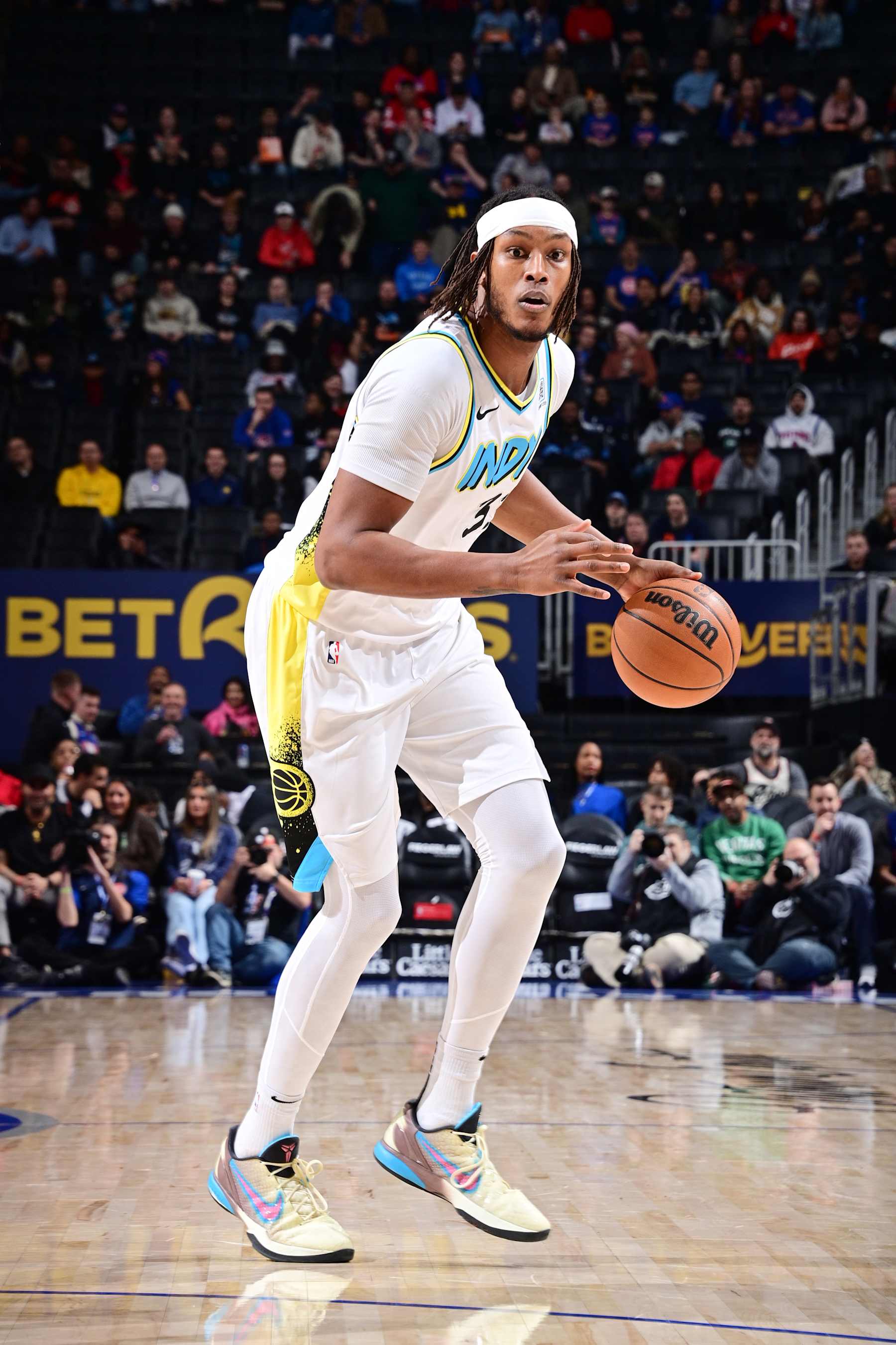 DETROIT, MI - JANUARY 16: Myles Turner #33 of the Indiana Pacers looks to pass the ball during the game against the Detroit Pistons on January 16, 2025 at Little Caesars Arena in Detroit, Michigan. NOTE TO USER: User expressly acknowledges and agrees that, by downloading and/or using this photograph, User is consenting to the terms and conditions of the Getty Images License Agreement. Mandatory Copyright Notice: Copyright 2025 NBAE (Photo by Chris Schwegler/NBAE via Getty Images)
