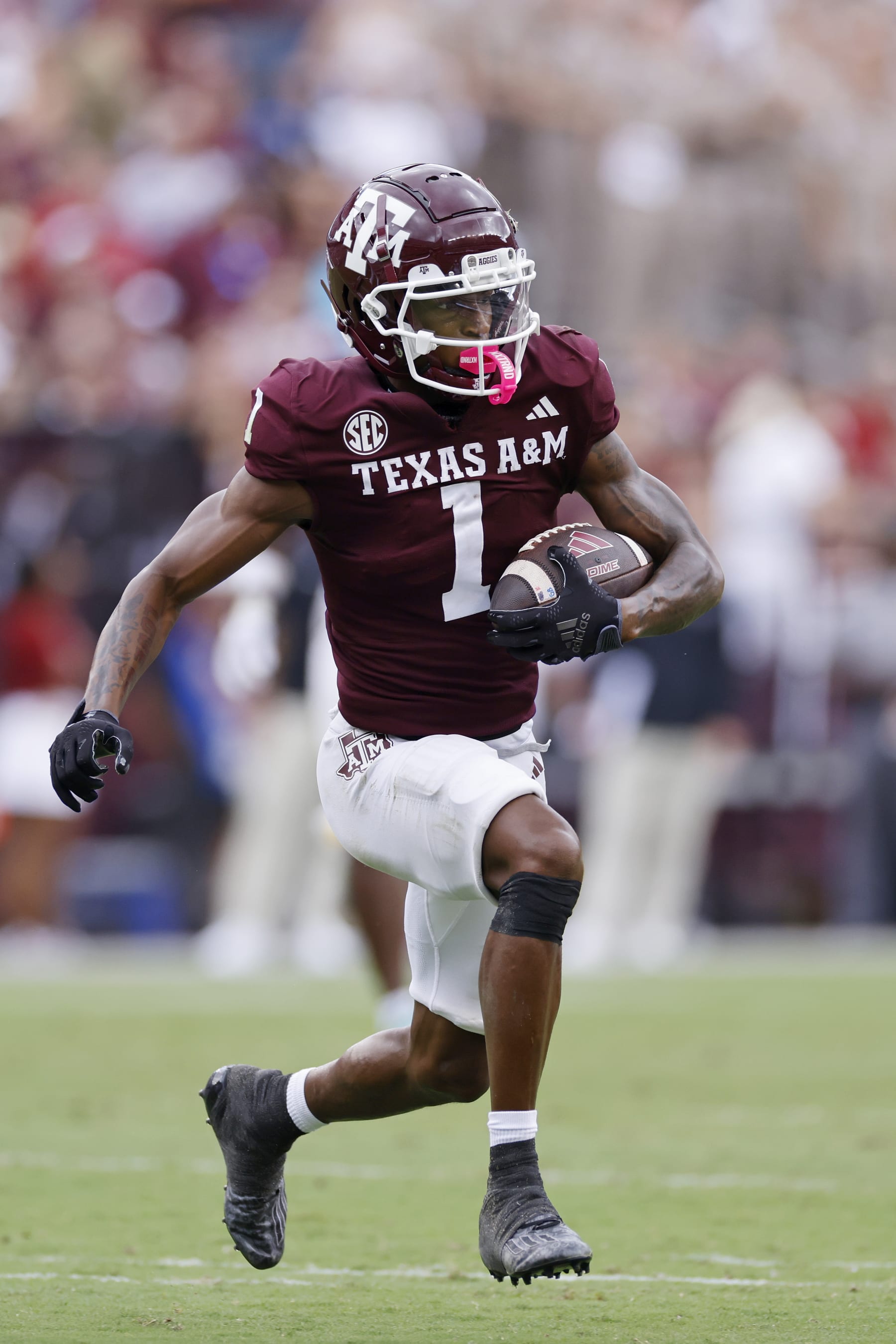 COLLEGE STATION, TX - OCTOBER 28: Texas A&M Aggies wide receiver Evan Stewart (1) runs with the ball after catching a pass during a college football game against the South Carolina Gamecocks on October 28, 2023 at Kyle Field in College Station, Texas. (Photo by Joe Robbins/Icon Sportswire via Getty Images)