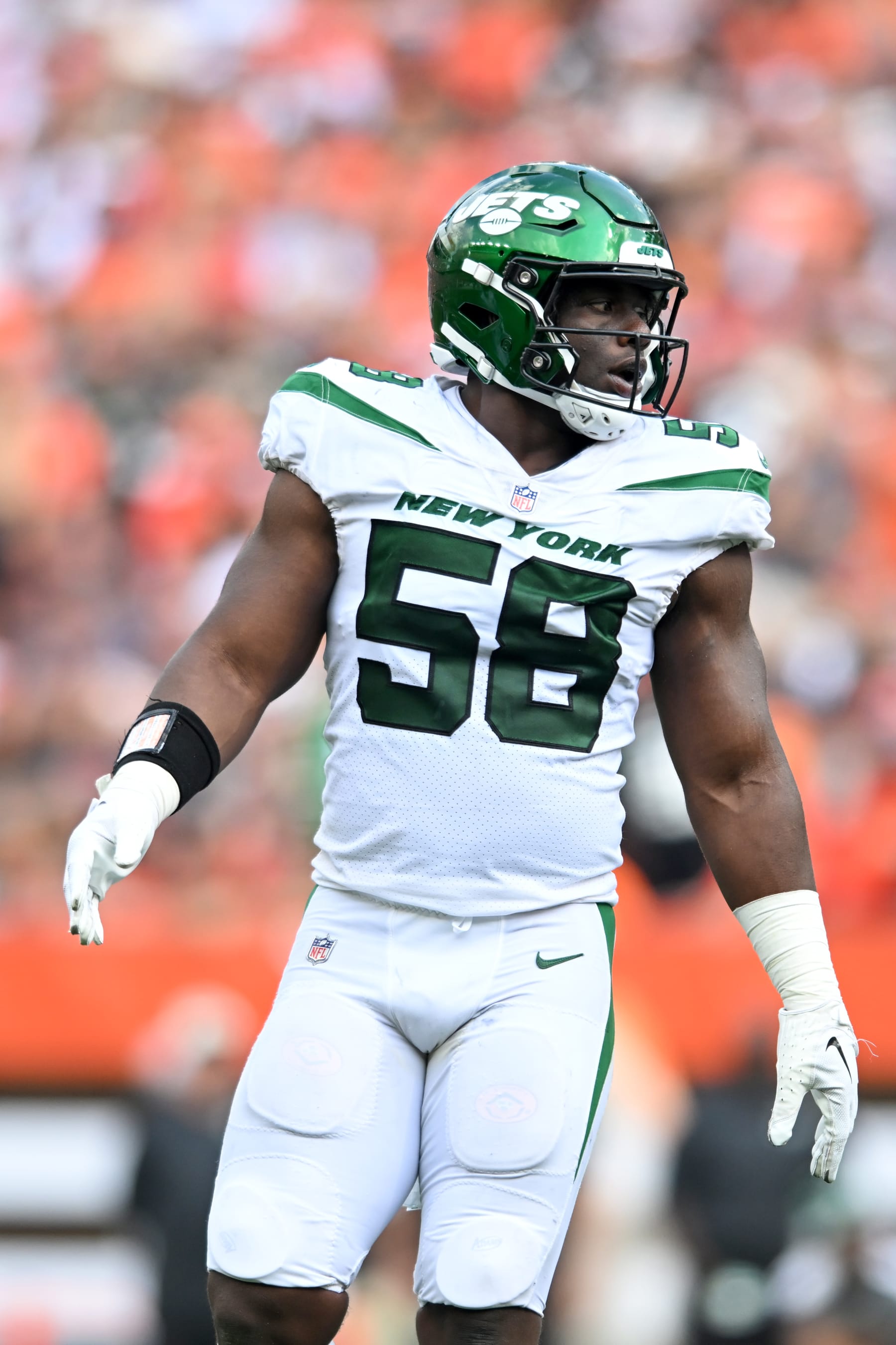 CLEVELAND, OH - SEPTEMBER 18: Carl Lawson #58 of the New York Jets looks on during the second half against the Cleveland Browns at FirstEnergy Stadium on September 18, 2022 in Cleveland, Ohio. (Photo by Nick Cammett/Diamond Images via Getty Images)