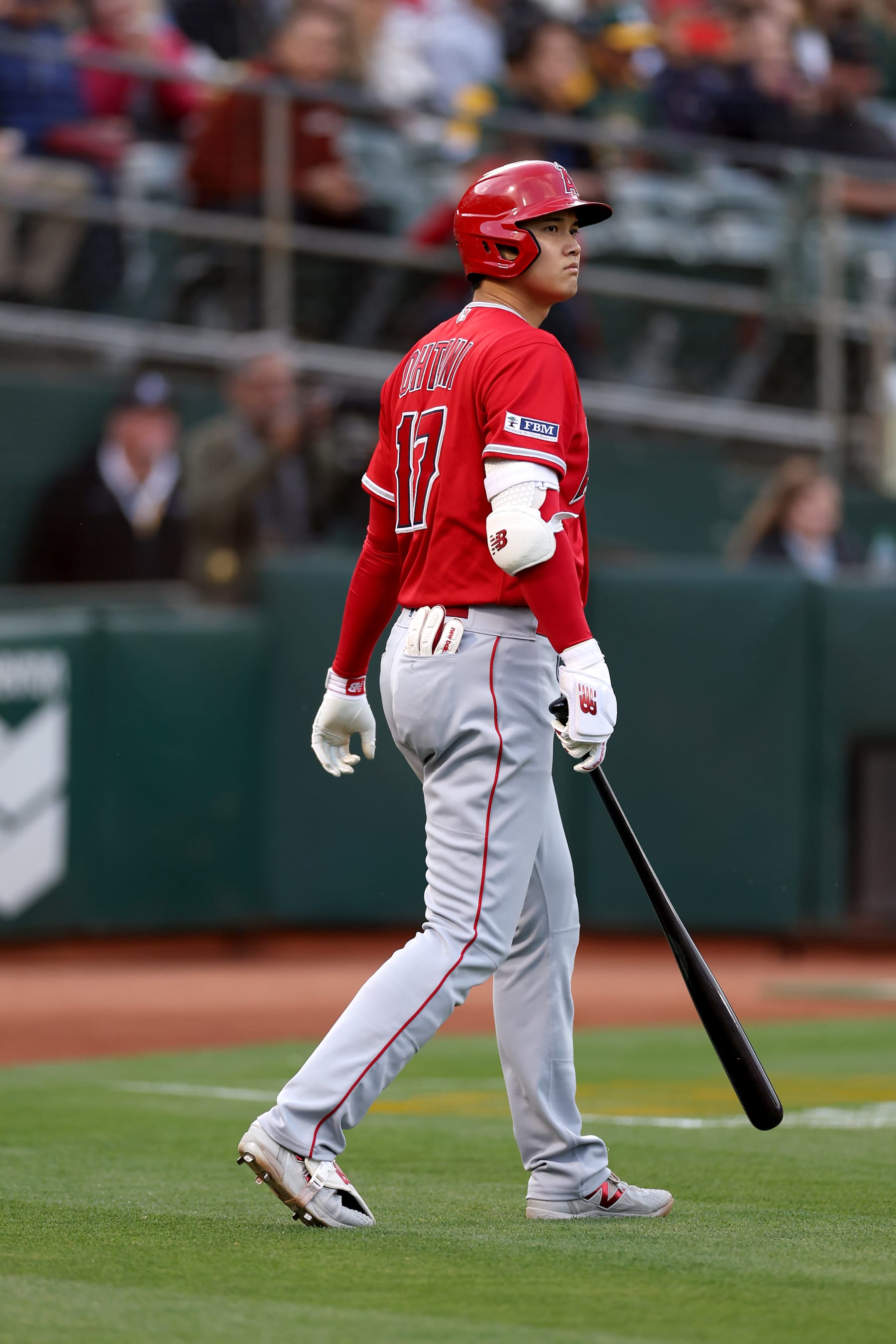 OAKLAND, CALIFORNIA - SEPTEMBER 01: Shohei Ohtani #17 of the Los Angeles Angels gets ready to ba against the Oakland Athletics in the first inning at RingCentral Coliseum on September 01, 2023 in Oakland, California. (Photo by Ezra Shaw/Getty Images)