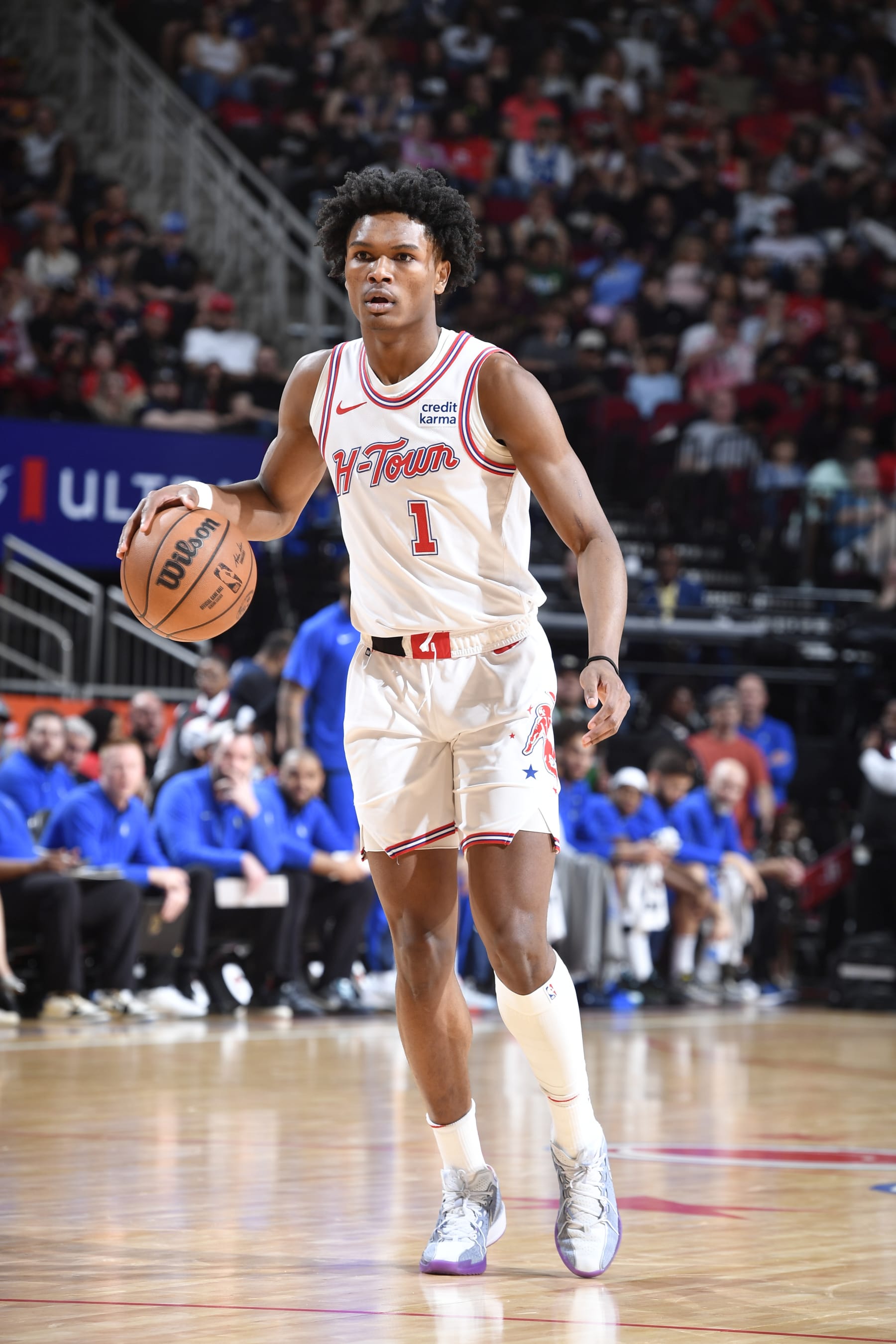HOUSTON, TX - MARCH 31: Amen Thompson #1 of the Houston Rockets handles the ball during the game against the Dallas Mavericks on March 31, 2024 at the Toyota Center in Houston, Texas. NOTE TO USER: User expressly acknowledges and agrees that, by downloading and or using this photograph, User is consenting to the terms and conditions of the Getty Images License Agreement. Mandatory Copyright Notice: Copyright 2024 NBAE (Photo by Logan Riely/NBAE via Getty Images)