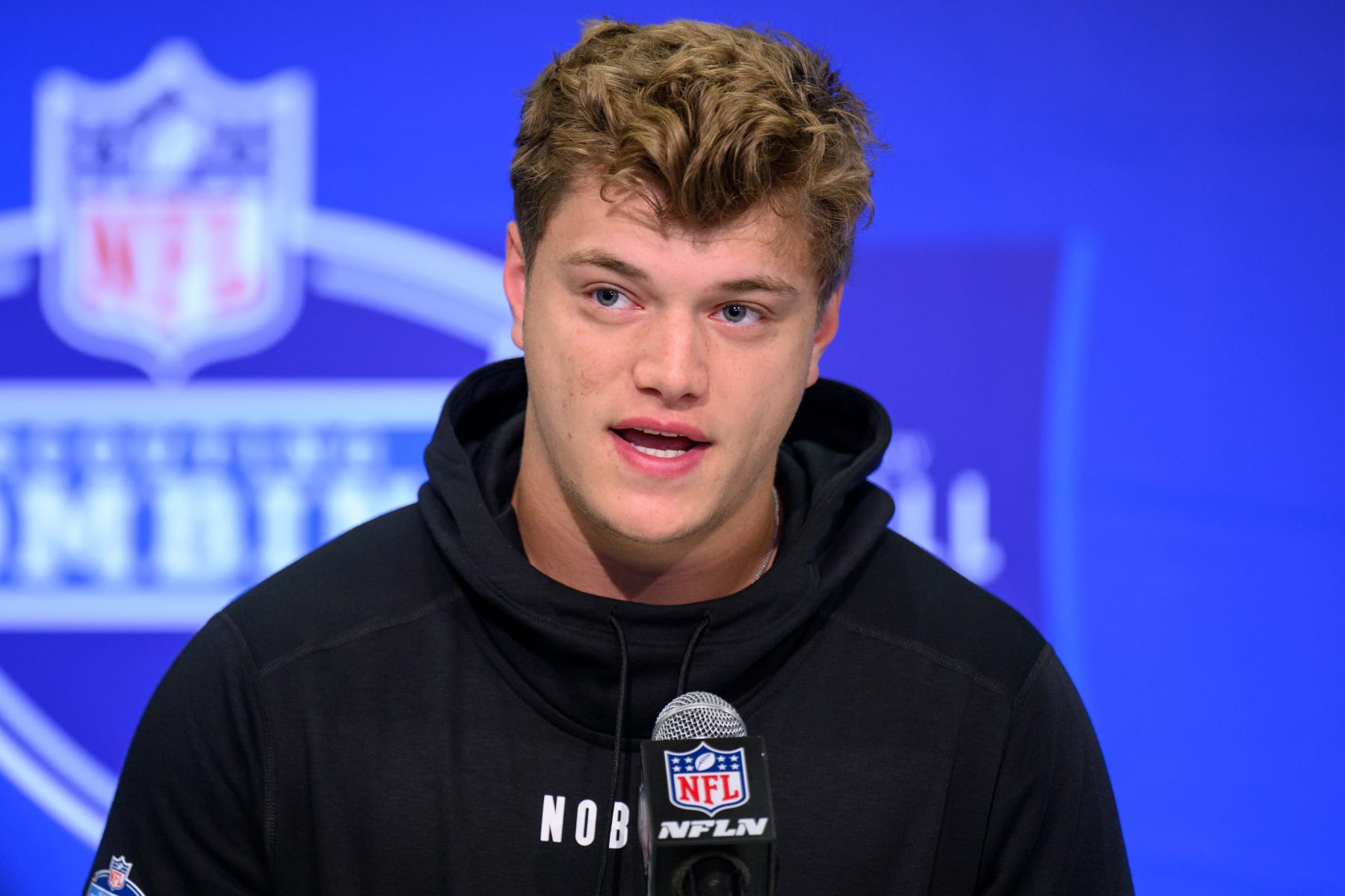 INDIANAPOLIS, IN - MARCH 01: Michigan quarterback J.J. McCarthy answers questions from the media during the NFL Scouting Combine on March 1, 2024, at the Indiana Convention Center in Indianapolis, IN. (Photo by Zach Bolinger/Icon Sportswire via Getty Images)