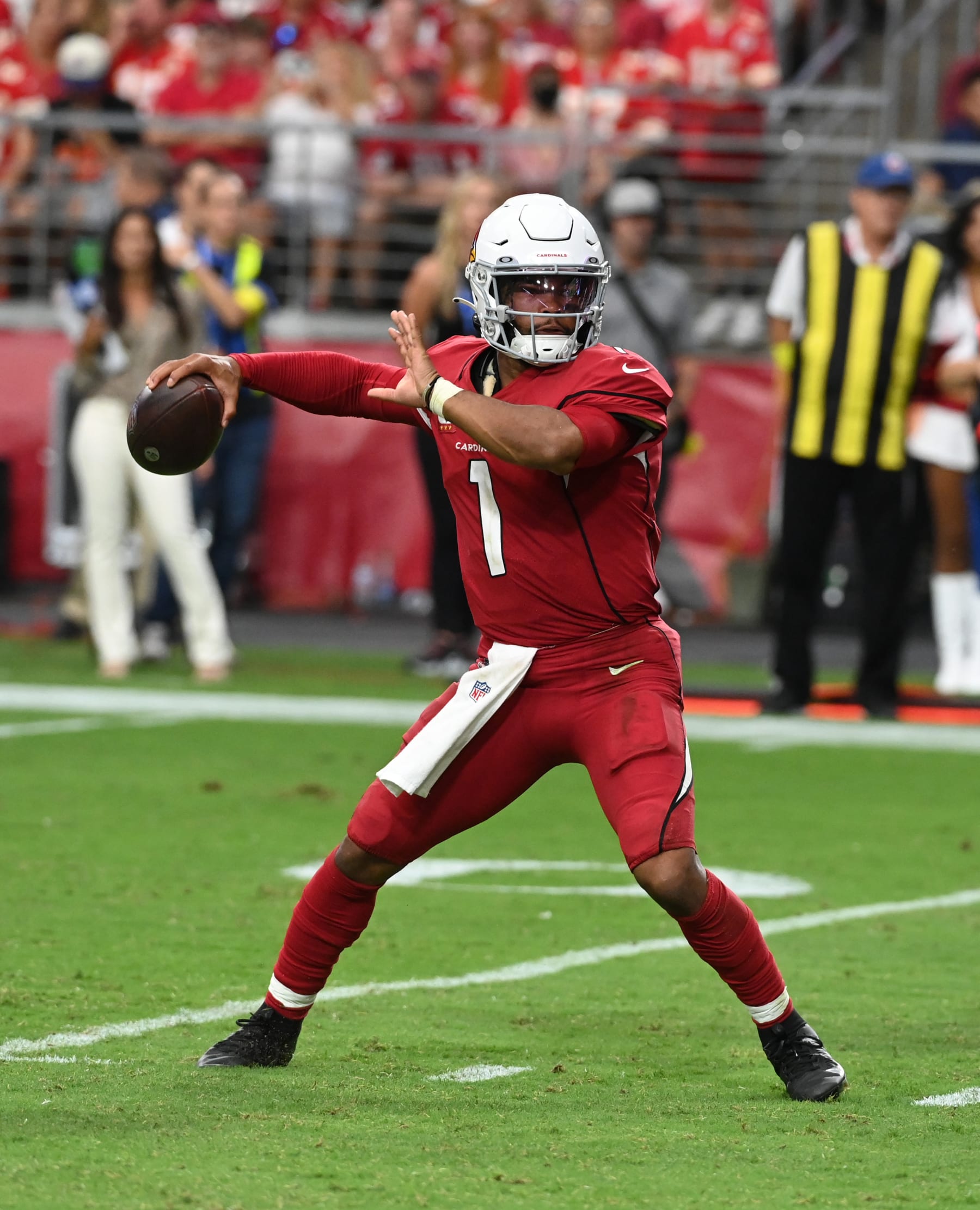 GLENDALE, ARIZONA - SEPTEMBER 11: Kyler Murray #1 of the Arizona Cardinals looks to throw the ball against the Kansas City Chiefs at State Farm Stadium on September 11, 2022 in Glendale, Arizona. (Photo by Norm Hall/Getty Images)