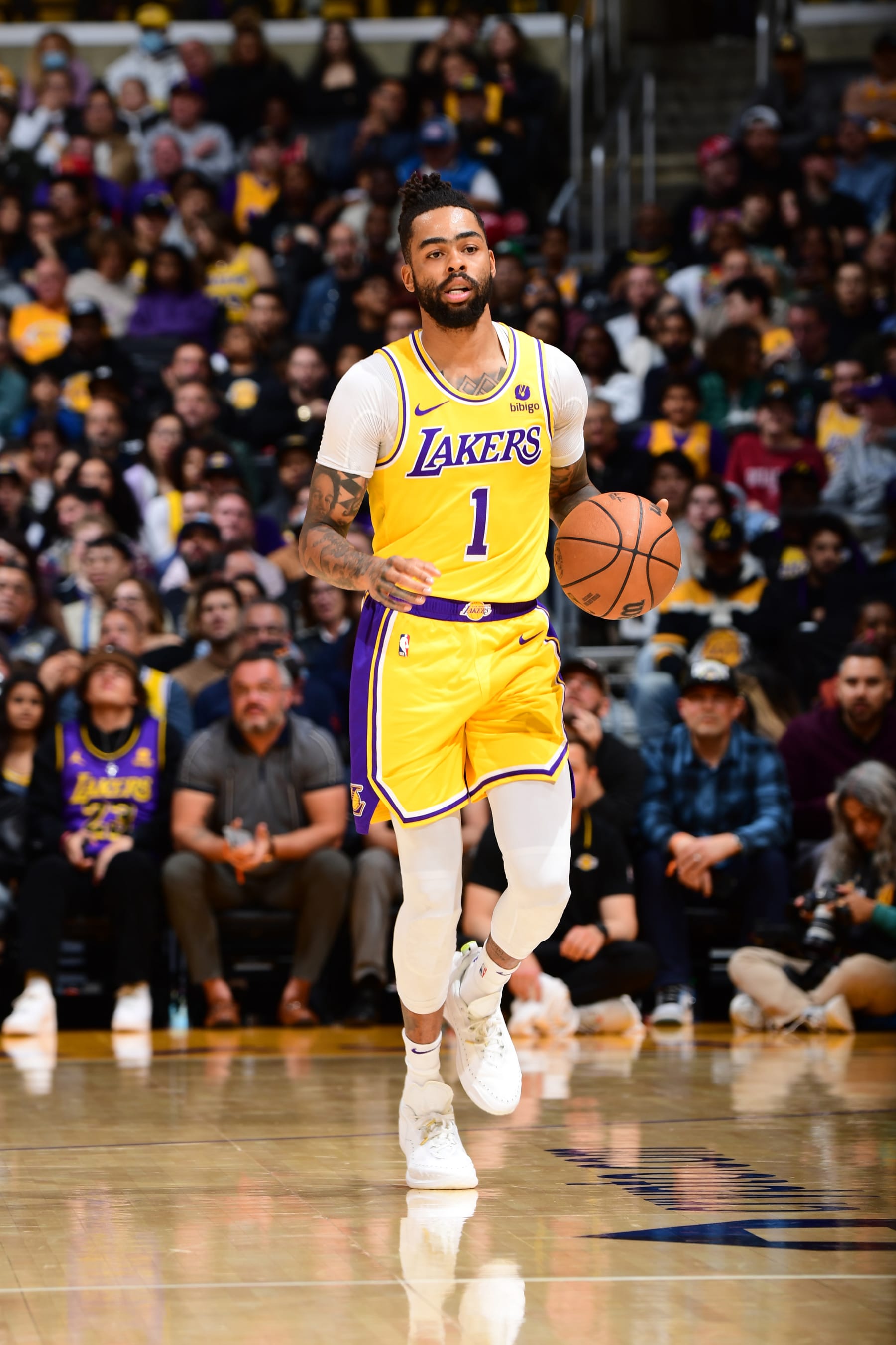 LOS ANGELES, CA - MARCH 18:  D'Angelo Russell #1 of the Los Angeles Lakers handles the ball during the game  on March 18, 2024 at Crypto.Com Arena in Los Angeles, California. NOTE TO USER: User expressly acknowledges and agrees that, by downloading and/or using this Photograph, user is consenting to the terms and conditions of the Getty Images License Agreement. Mandatory Copyright Notice: Copyright 2024 NBAE (Photo by Adam Pantozzi/NBAE via Getty Images)