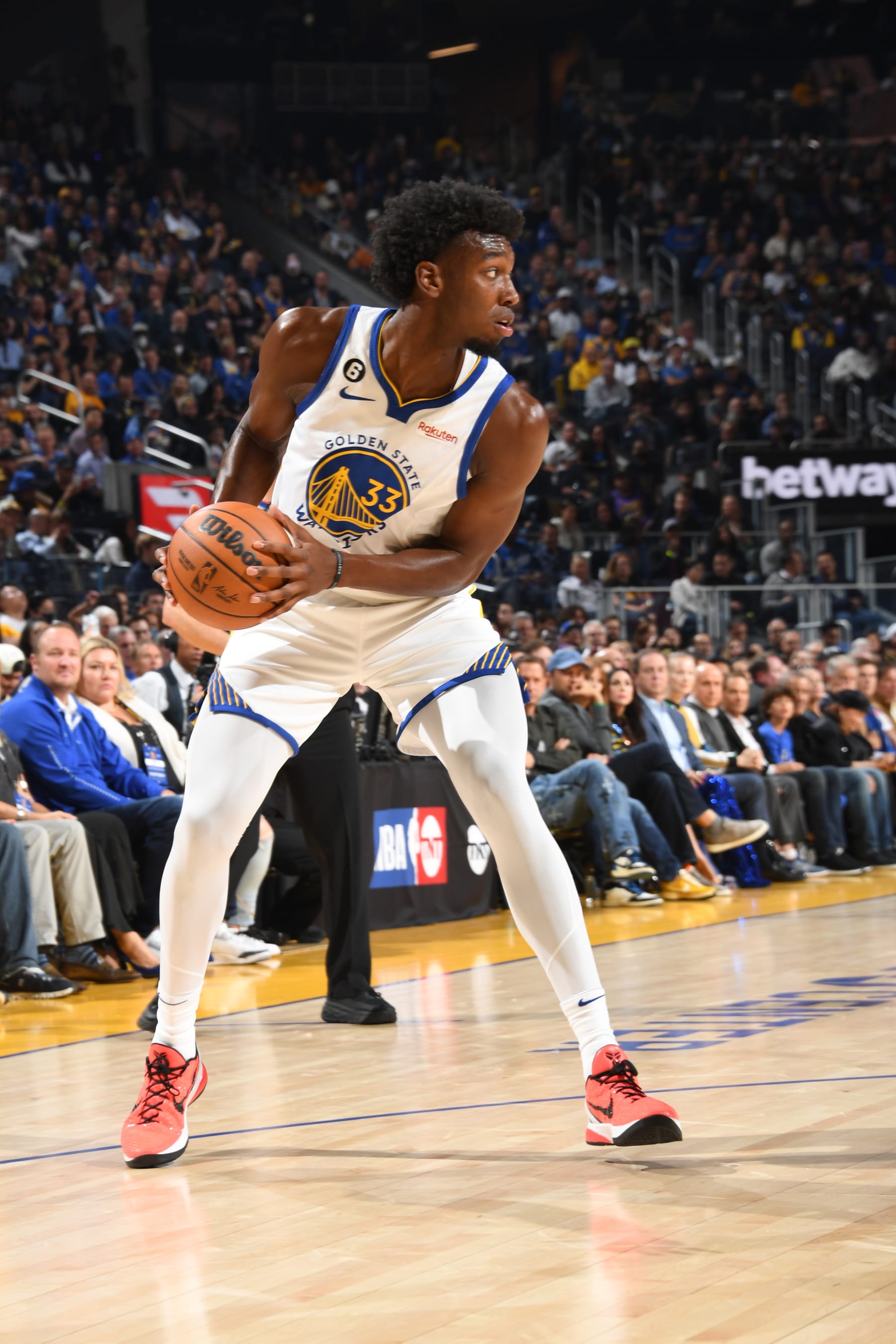 SAN FRANCISCO, CA - OCTOBER 18: James Wiseman #33 of the Golden State Warriors looks to pass the ball during the game against the Los Angeles Lakers on October 18, 2022 at Chase Center in San Francisco, California. NOTE TO USER: User expressly acknowledges and agrees that, by downloading and or using this photograph, user is consenting to the terms and conditions of Getty Images License Agreement. Mandatory Copyright Notice: Copyright 2022 NBAE (Photo by Andrew D. Bernstein/NBAE via Getty Images)