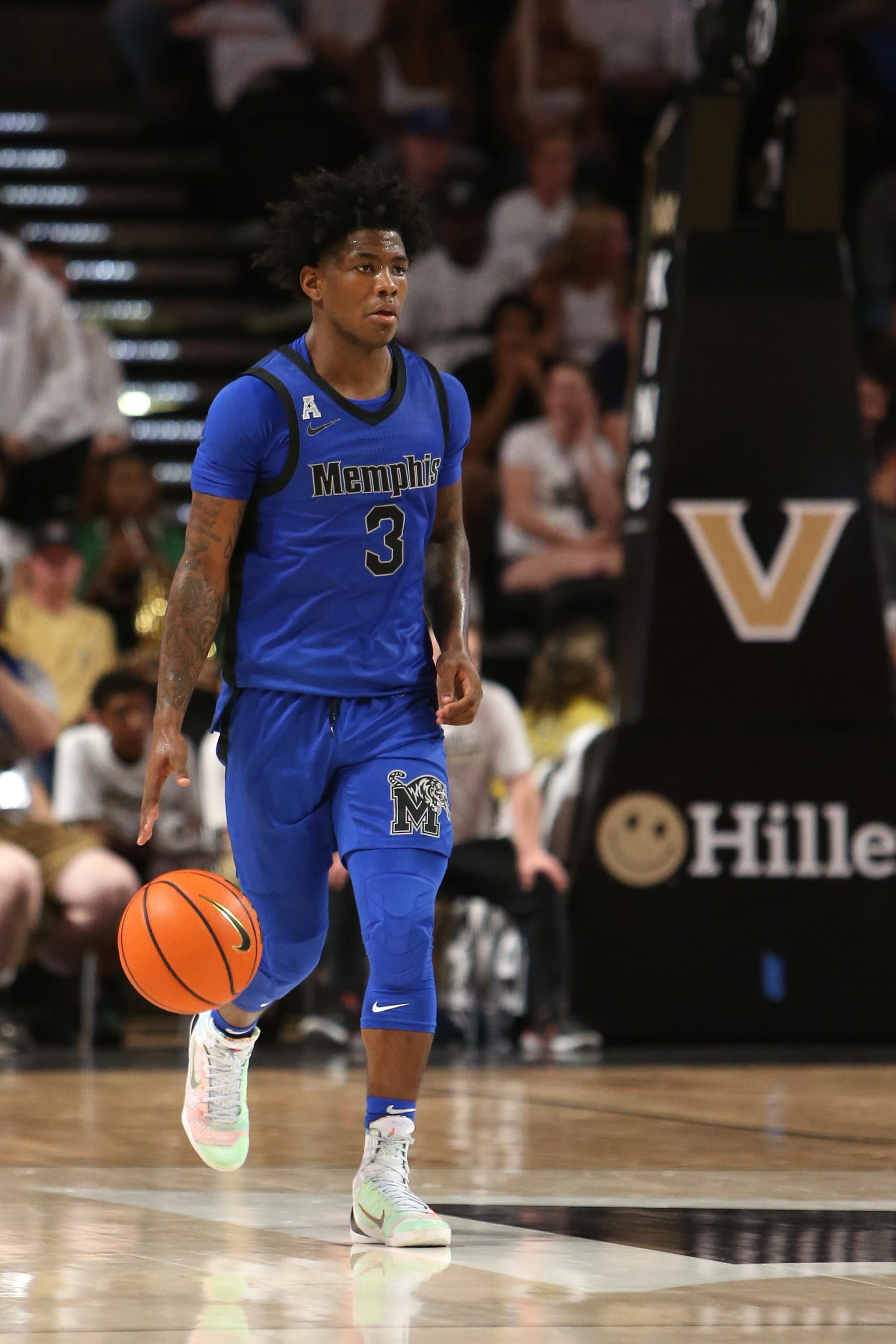 NASHVILLE, TN - NOVEMBER 07: Memphis Tigers guard Kendric Davis (3) brings the ball down the floor during a game between the Vanderbilt Commodores and Memphis Tigers, November 7, 2022, at Memorial Gymnasium in Nashville, Tennessee. (Photo by Matthew Maxey/Icon Sportswire via Getty Images)
