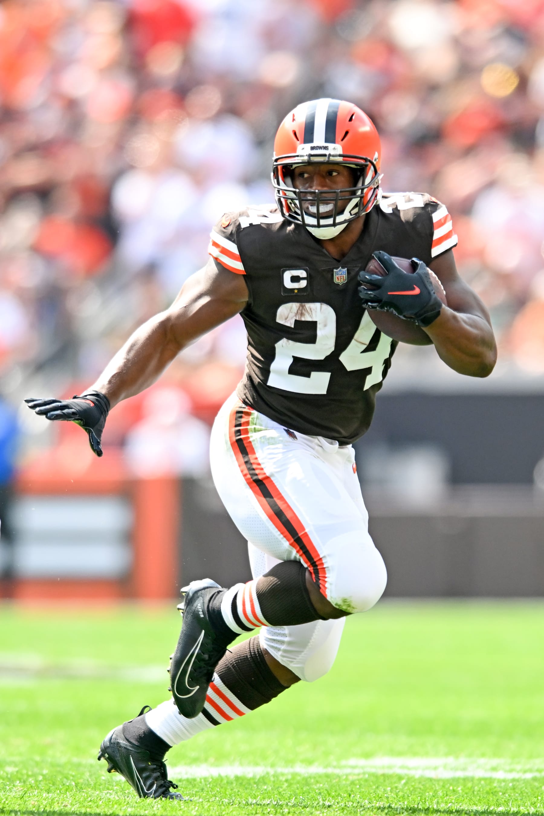CLEVELAND, OH - SEPTEMBER 18: Nick Chubb #24 of the Cleveland Browns carries the ball during the first half against the New York Jets at FirstEnergy Stadium on September 18, 2022 in Cleveland, Ohio. (Photo by Nick Cammett/Diamond Images via Getty Images)