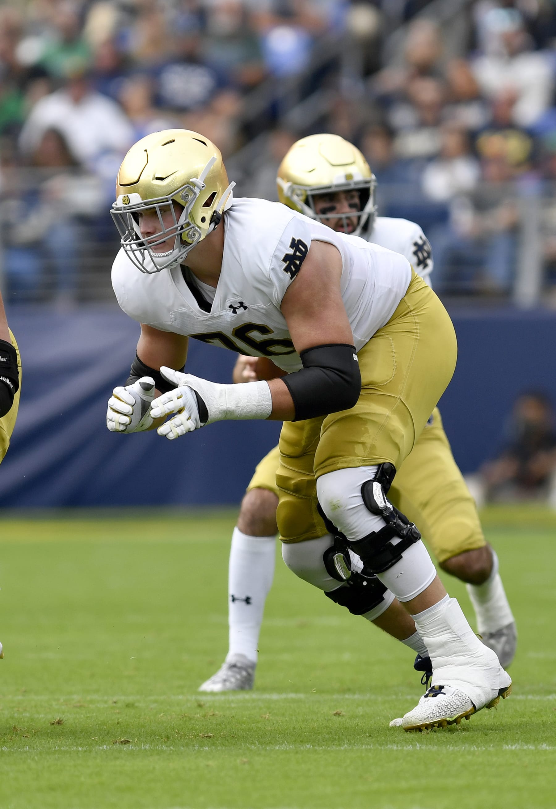 BALTIMORE, MD - NOVEMBER 12: Notre Dame tackle Joe Alt (76) blocks during the Notre Dame Fighting Irish versus Navy Midshipmen game on November 12, 2022 at M&T Bank Stadium in Baltimore, MD. (Photo by Randy Litzinger/Icon Sportswire via Getty Images)