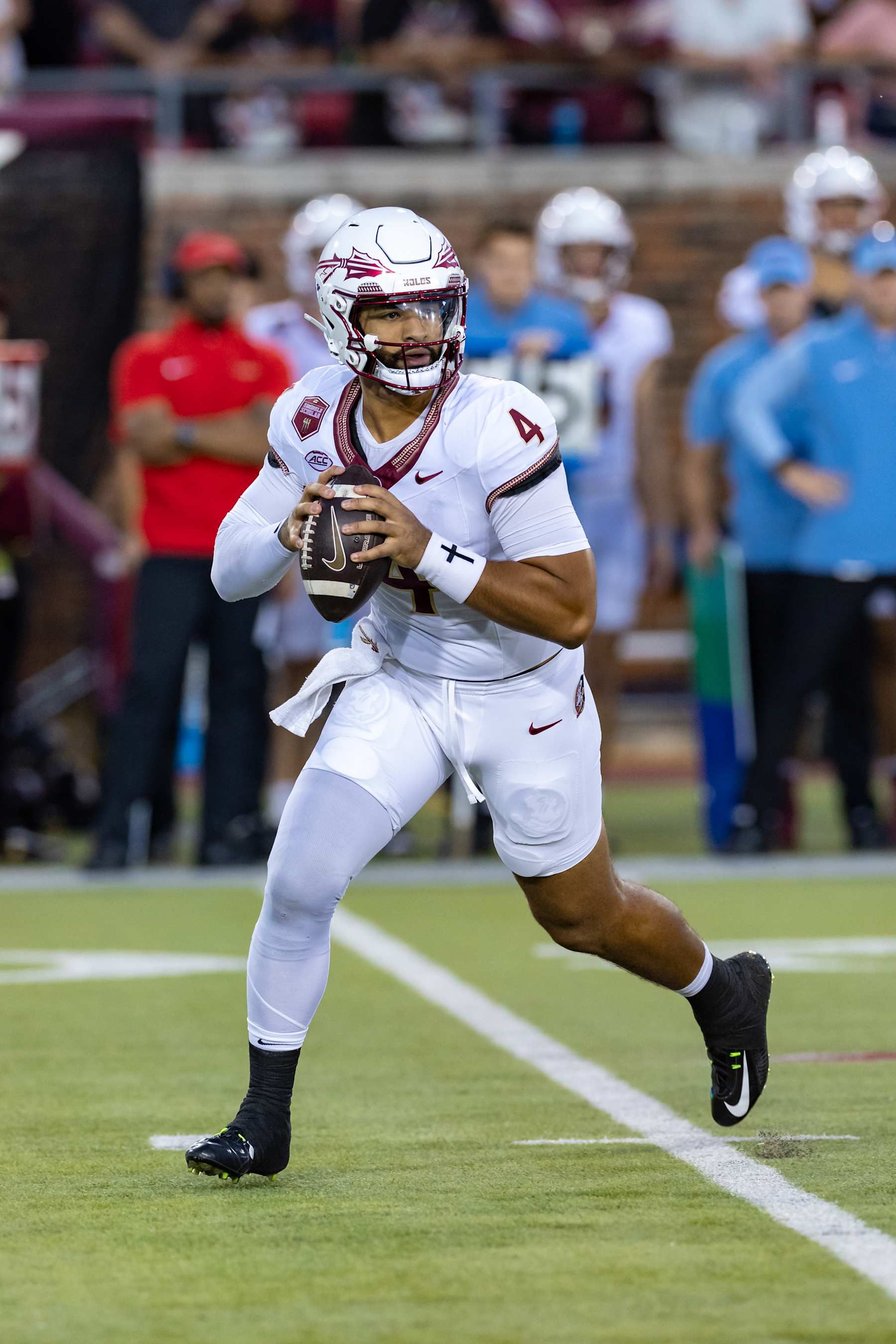 DALLAS, TX - SEPTEMBER 28: Florida State Seminoles quarterback DJ Uiagalelei (#4) runs up field during the college football game between the SMU Mustangs and the Florida State Seminoles on September 28, 2024, at Gerald J. Ford Stadium in Dallas, TX.  (Photo by Matthew Visinsky/Icon Sportswire via Getty Images)