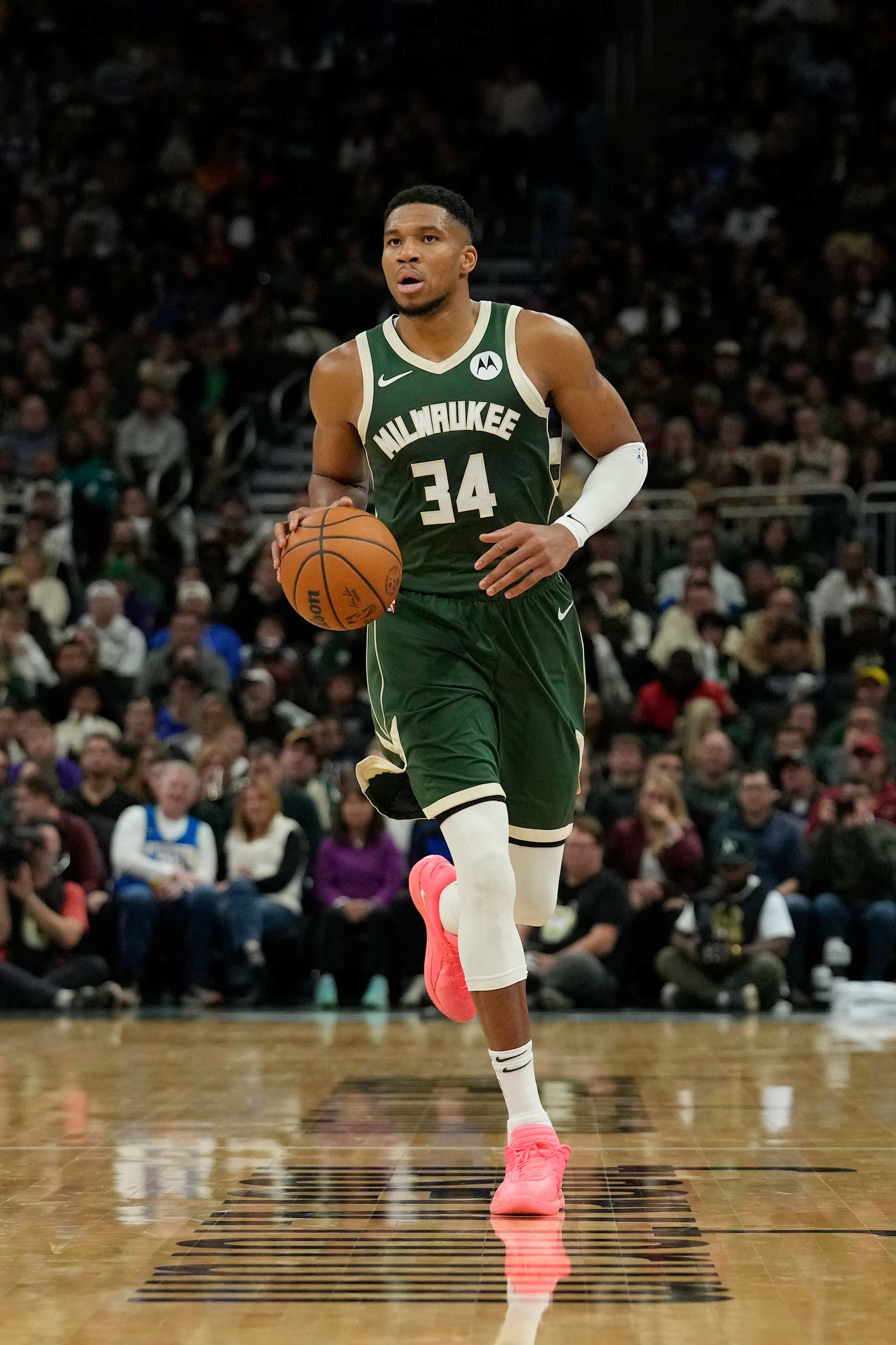 MILWAUKEE, WISCONSIN - NOVEMBER 02: Giannis Antetokounmpo #34 of the Milwaukee Bucks dribbles the ball against the Cleveland Cavaliers during the fourth quarter of a game at Fiserv Forum on November 02, 2024 in Milwaukee, Wisconsin. NOTE TO USER: User expressly acknowledges and agrees that, by downloading and or using this photograph, User is consenting to the terms and conditions of the Getty Images License Agreement. (Photo by Patrick McDermott/Getty Images)