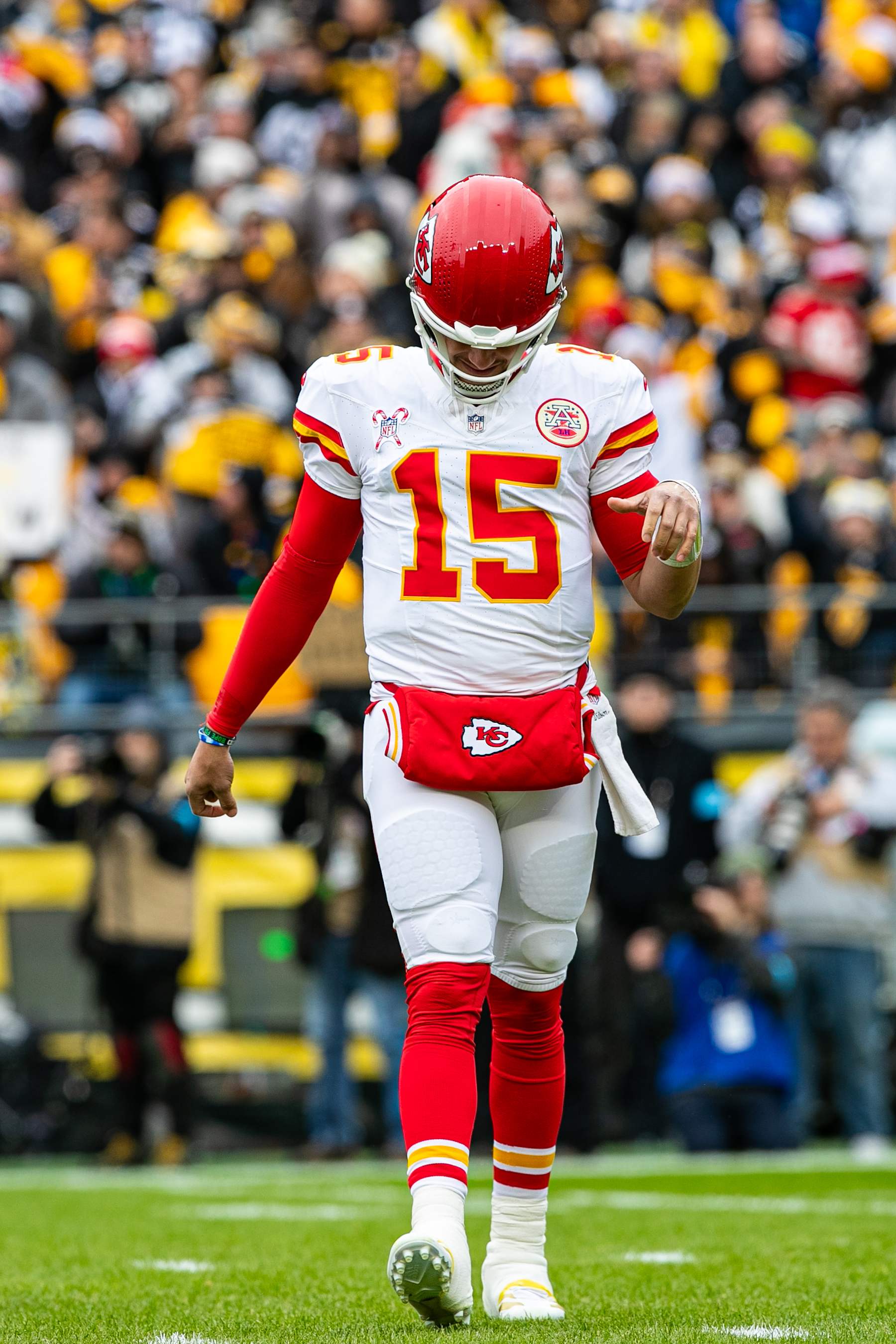 PITTSBURGH, PA - DECEMBER 25: Kansas City Chiefs quarterback Patrick Mahomes (15) looks on during the regular season NFL football game between the Kansas City Chiefs and Pittsburgh Steelers on December 25, 2024 at Acrisure Stadium in Pittsburgh, PA. (Photo by Mark Alberti/Icon Sportswire via Getty Images)