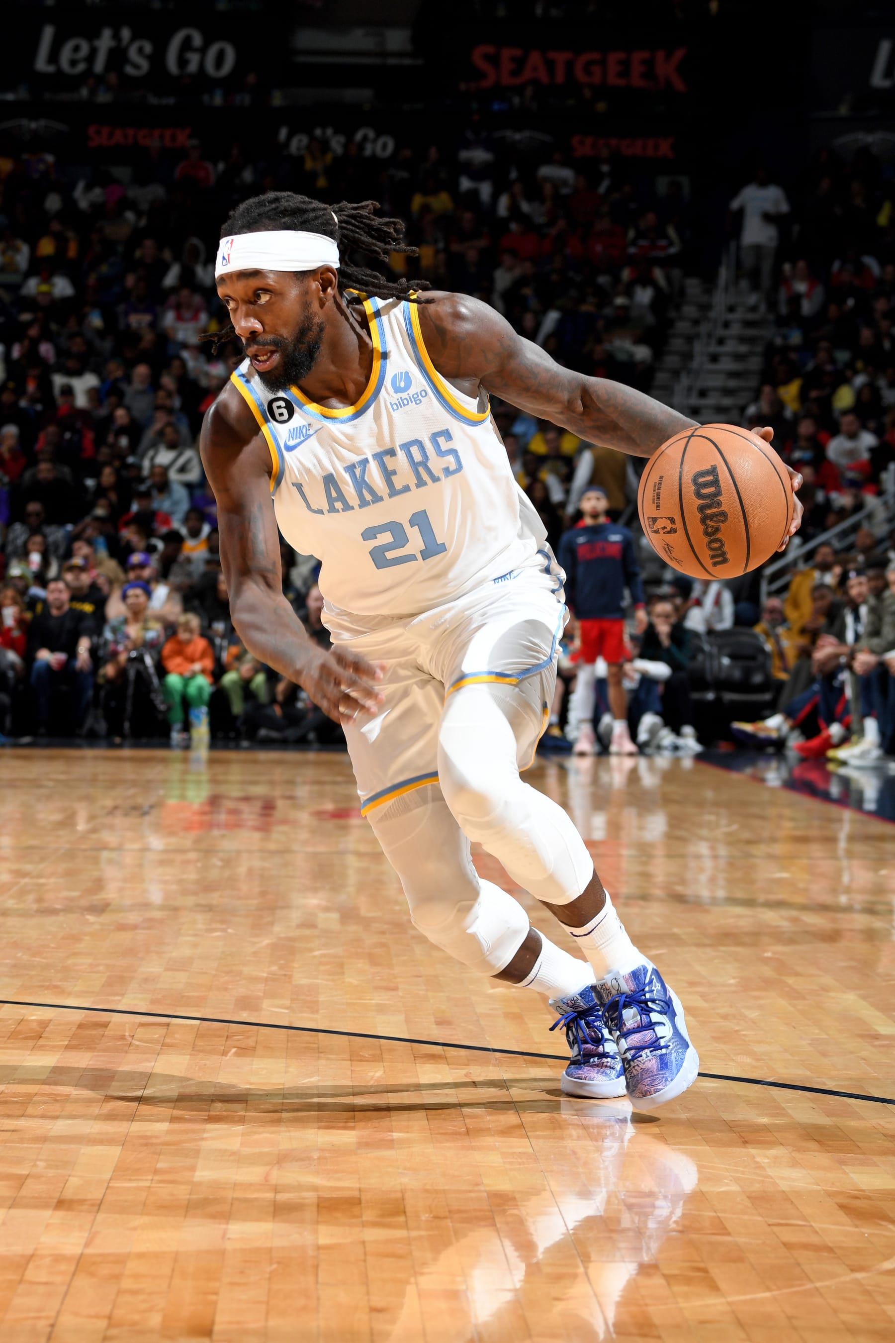 NEW ORLEANS, LA - FEBRUARY 4: Patrick Beverly #21 of the Los Angeles Lakers drives to the basket against the New Orleans Pelicans on February 4, 2023 at the Smoothie King Center in New Orleans, Louisiana. NOTE TO USER: User expressly acknowledges and agrees that, by downloading and or using this Photograph, user is consenting to the terms and conditions of the Getty Images License Agreement. Mandatory Copyright Notice: Copyright 2023 NBAE (Photo by Andrew D. Bernstein/NBAE via Getty Images)