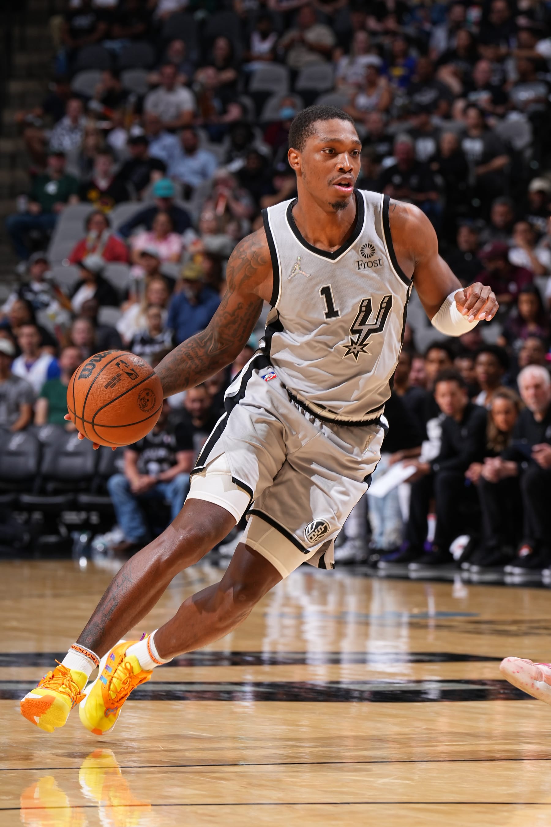 SAN ANTONIO, TX -APRIL 9: Lonnie Walker IV #1 of the San Antonio Spurs drives to the basket during the game against the Golden State Warriors on April 9, 2022 at the AT&T Center in San Antonio, Texas. NOTE TO USER: User expressly acknowledges and agrees that, by downloading and or using this photograph, user is consenting to the terms and conditions of the Getty Images License Agreement. Mandatory Copyright Notice: Copyright 2022 NBAE (Photos by Garrett Ellwood/NBAE via Getty Images)