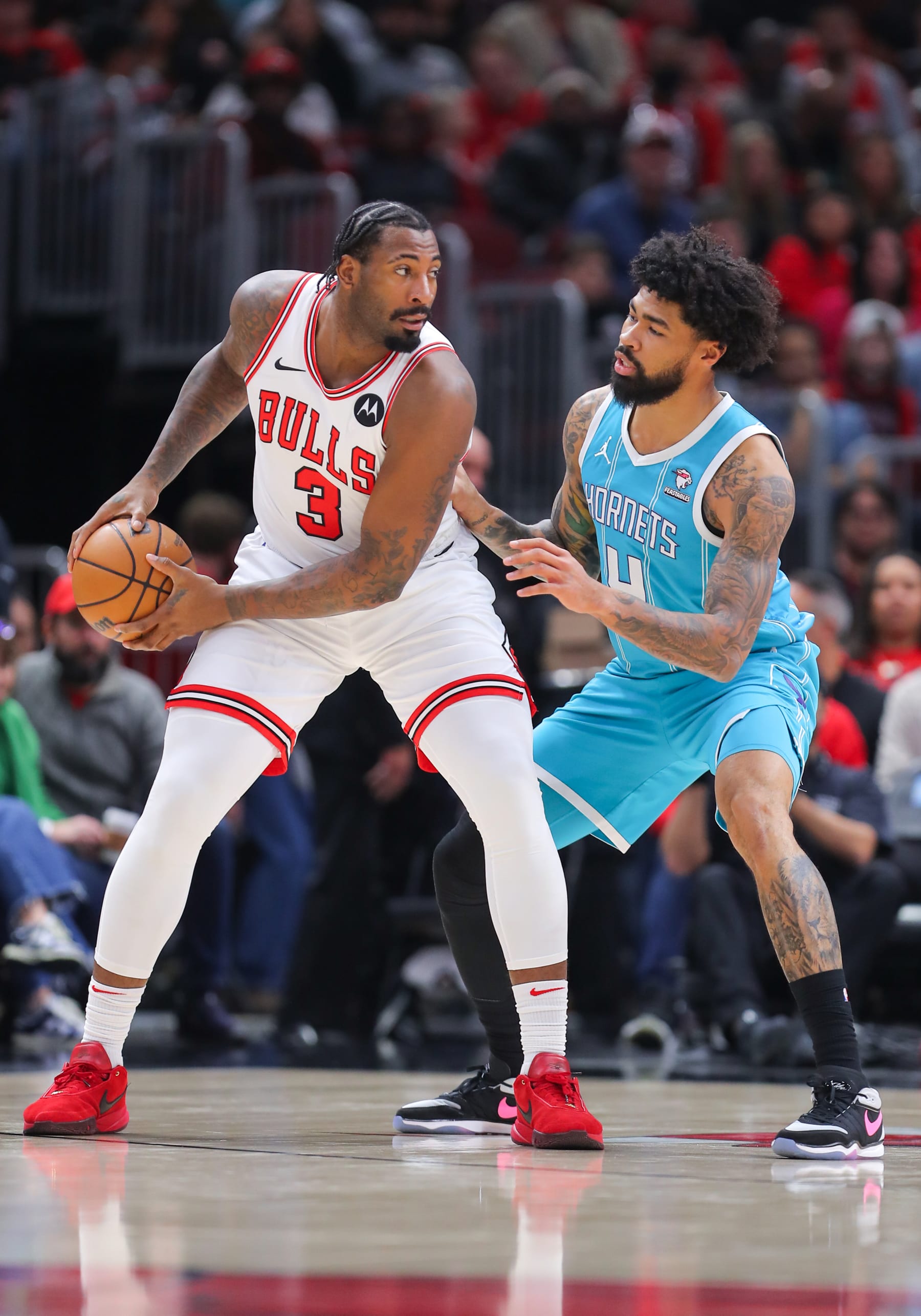 CHICAGO, IL - JANUARY 05: Nick Richards #4 of the Charlotte Hornets posts up against Andre Drummond #3 of the Chicago Bulls during the second half at United Center on January 05, 2024 in Chicago, Illinois. (Photo by Melissa Tamez/Icon Sportswire via Getty Images)