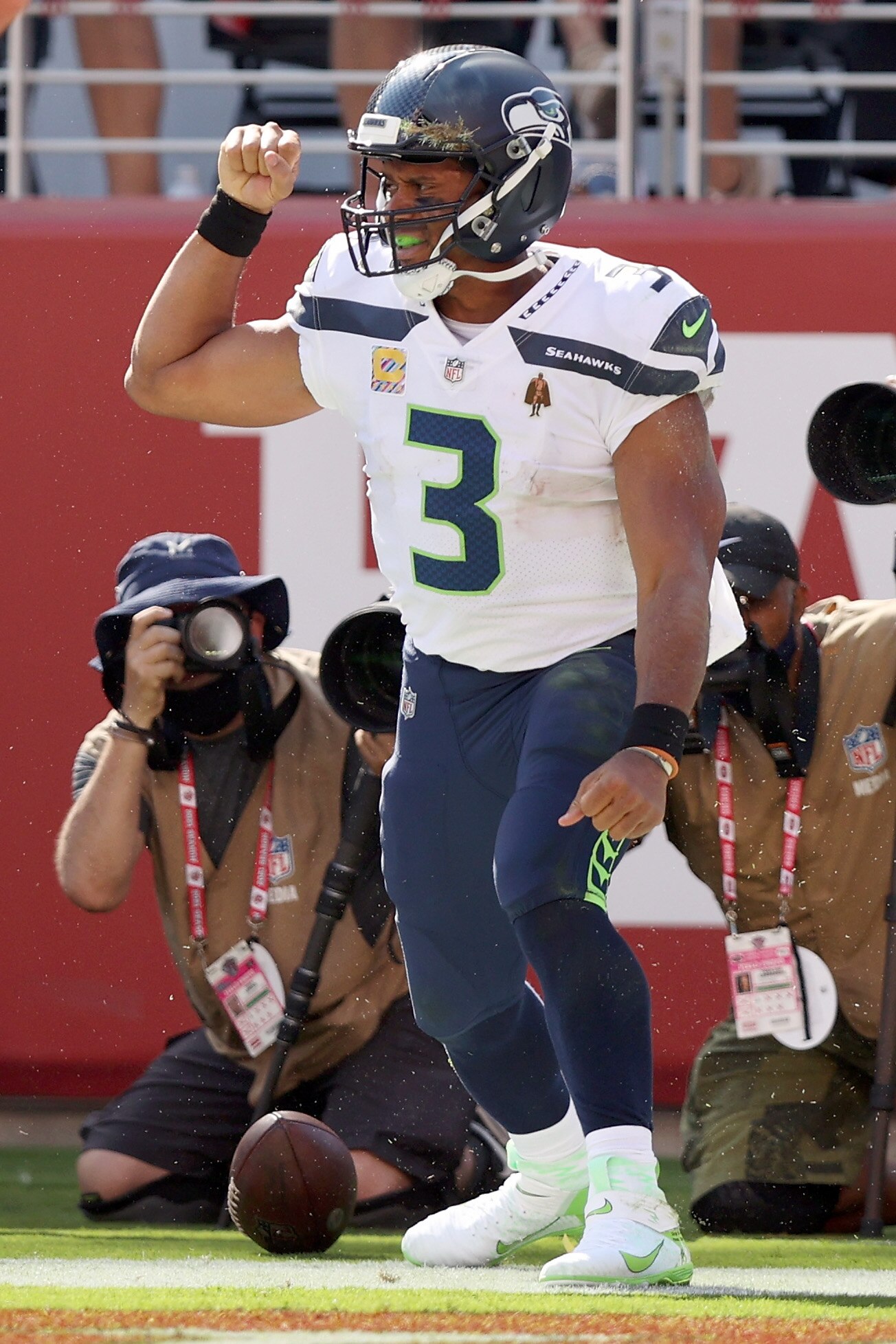 SANTA CLARA, CALIFORNIA - OCTOBER 03: Russell Wilson #3 of the Seattle Seahawks celebrates after running the ball for a touchdown during the third quarter against the San Francisco 49ers at Levi's Stadium on October 03, 2021 in Santa Clara, California. (Photo by Ezra Shaw/Getty Images)