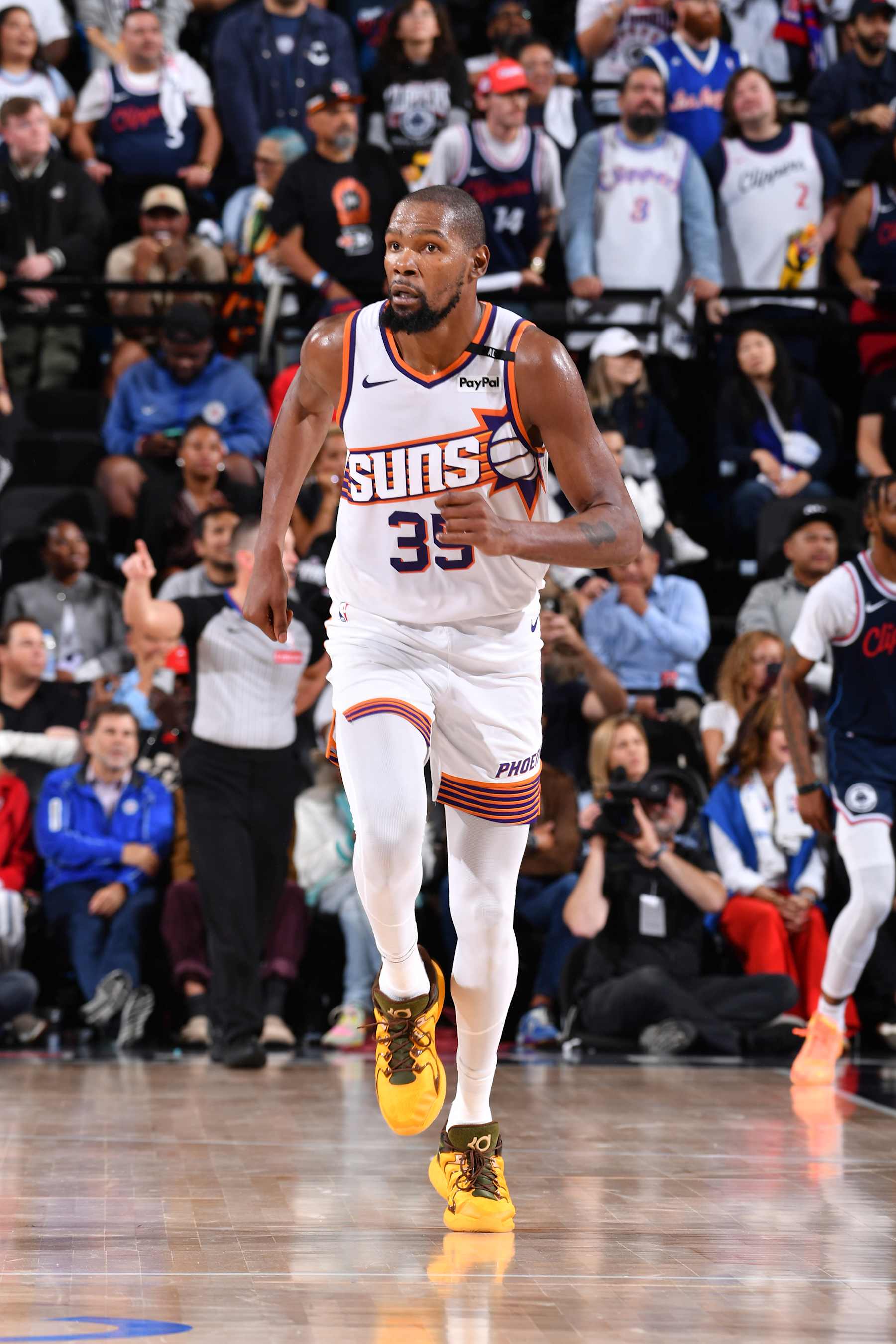 INGLEWOOD, CA - OCTOBER 23: Kevin Durant #35 of the Phoenix Suns looks on during the game against the LA Clippers on October 23, 2024 at Intuit Dome in Los Angeles, California. NOTE TO USER: User expressly acknowledges and agrees that, by downloading and/or using this Photograph, user is consenting to the terms and conditions of the Getty Images License Agreement. Mandatory Copyright Notice: Copyright 2024 NBAE (Photo by Juan Ocampo/NBAE via Getty Images)