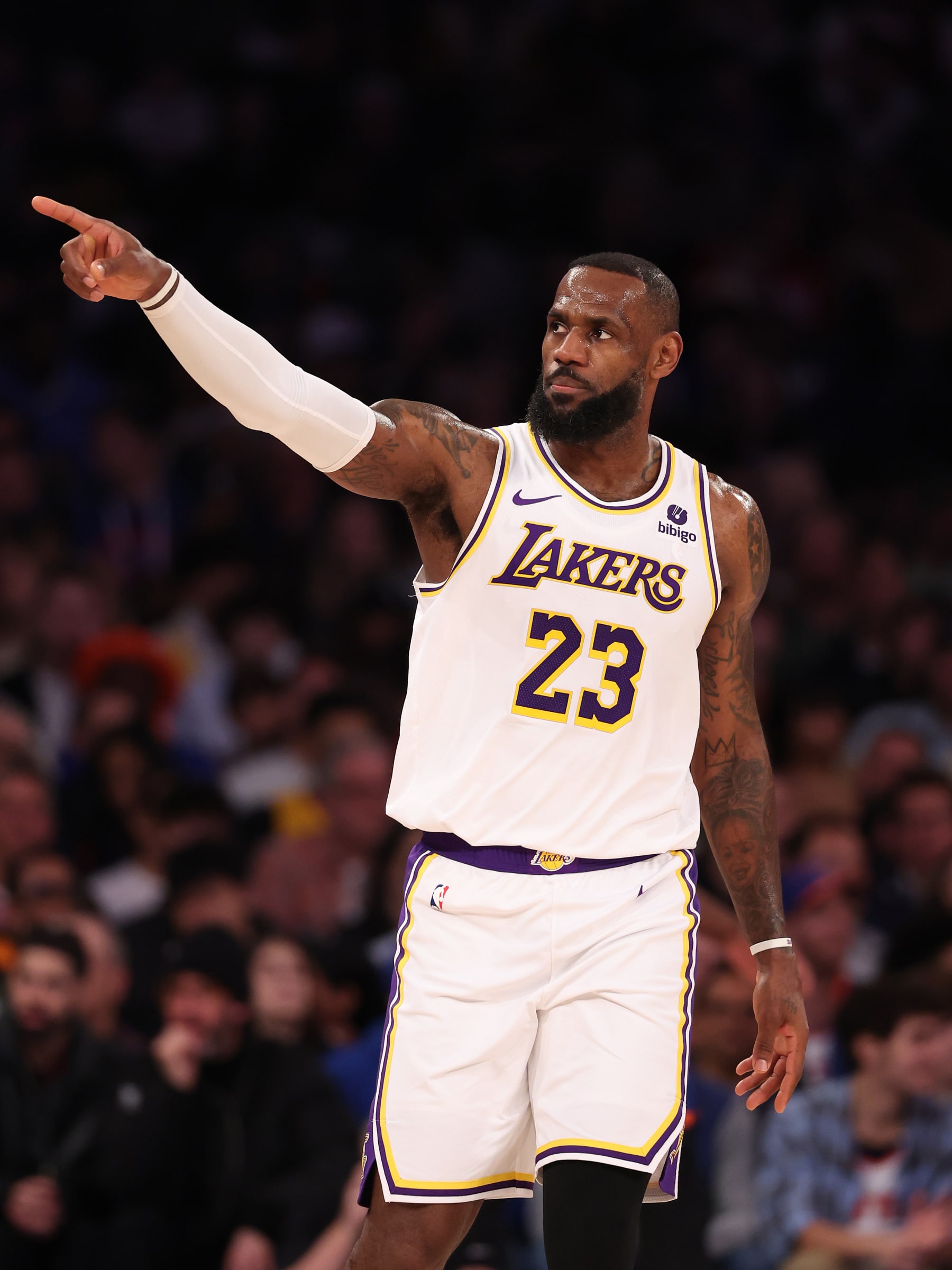 NEW YORK, NEW YORK - FEBRUARY 03:  LeBron James #23 of the Los Angeles Lakers in action against the New York Knicks during their game at Madison Square Garden on February 03, 2024 in New York City.   User expressly acknowledges and agrees that, by downloading and or using this photograph, User is consenting to the terms and conditions of the Getty Images License Agreement.  (Photo by Al Bello/Getty Images)