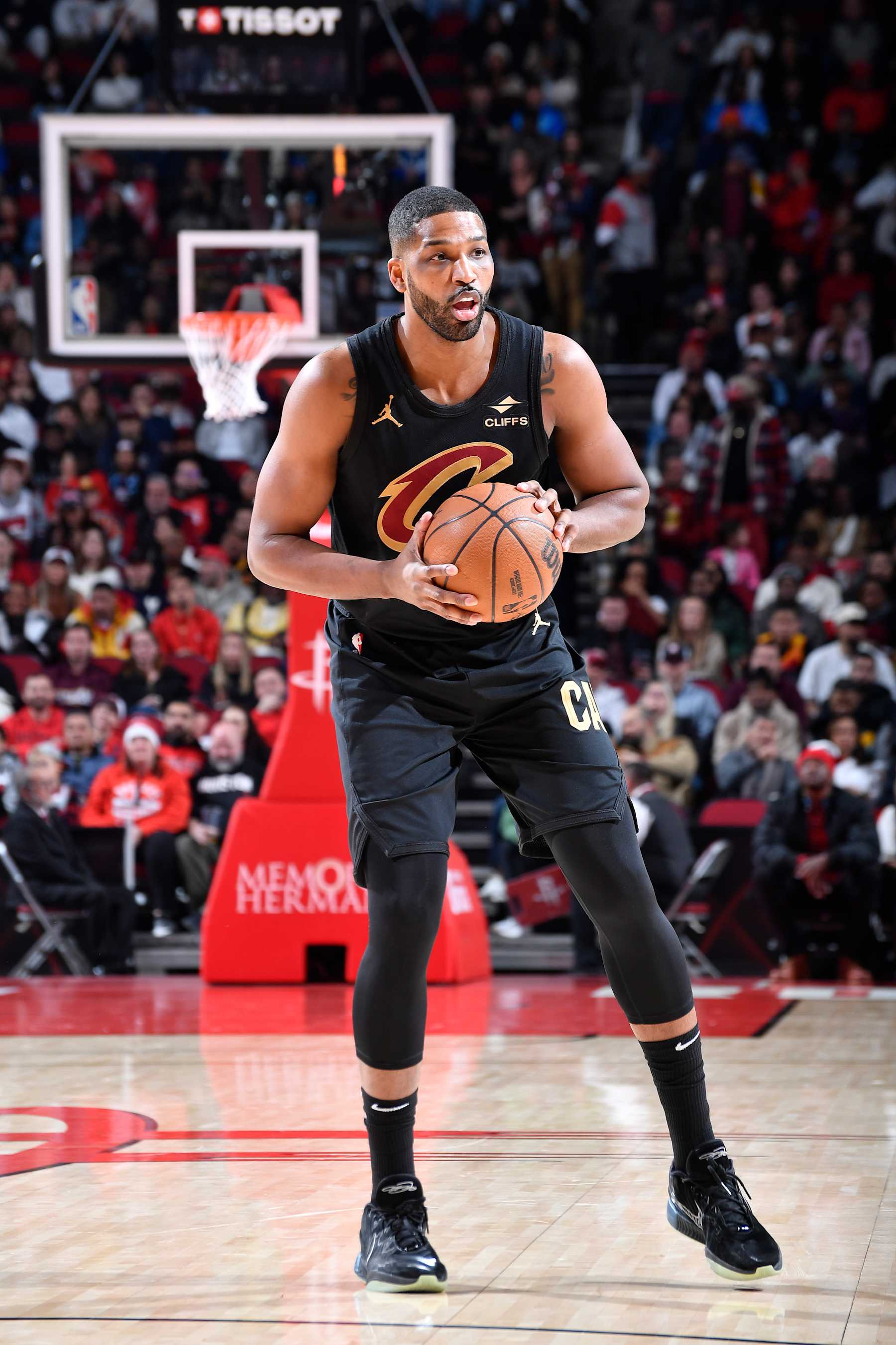 HOUSTON, TX - JANUARY 22: Tristan Thompson #13 of the Cleveland Cavaliers handles the ball during the game against the Houston Rockets on January 22, 2025 at the Toyota Center in Houston, Texas. NOTE TO USER: User expressly acknowledges and agrees that, by downloading and or using this photograph, User is consenting to the terms and conditions of the Getty Images License Agreement. Mandatory Copyright Notice: Copyright 2025 NBAE (Photo by Logan Riely/NBAE via Getty Images)