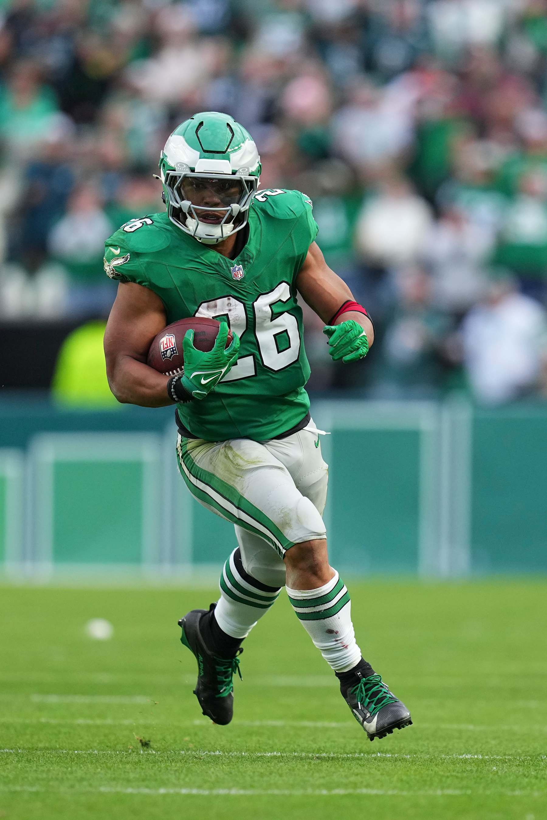 PHILADELPHIA, PENNSYLVANIA - DECEMBER 29: Saquon Barkley #26 of the Philadelphia Eagles runs the ball against the Dallas Cowboys at Lincoln Financial Field on December 29, 2024 in Philadelphia, Pennsylvania. (Photo by Mitchell Leff/Getty Images)