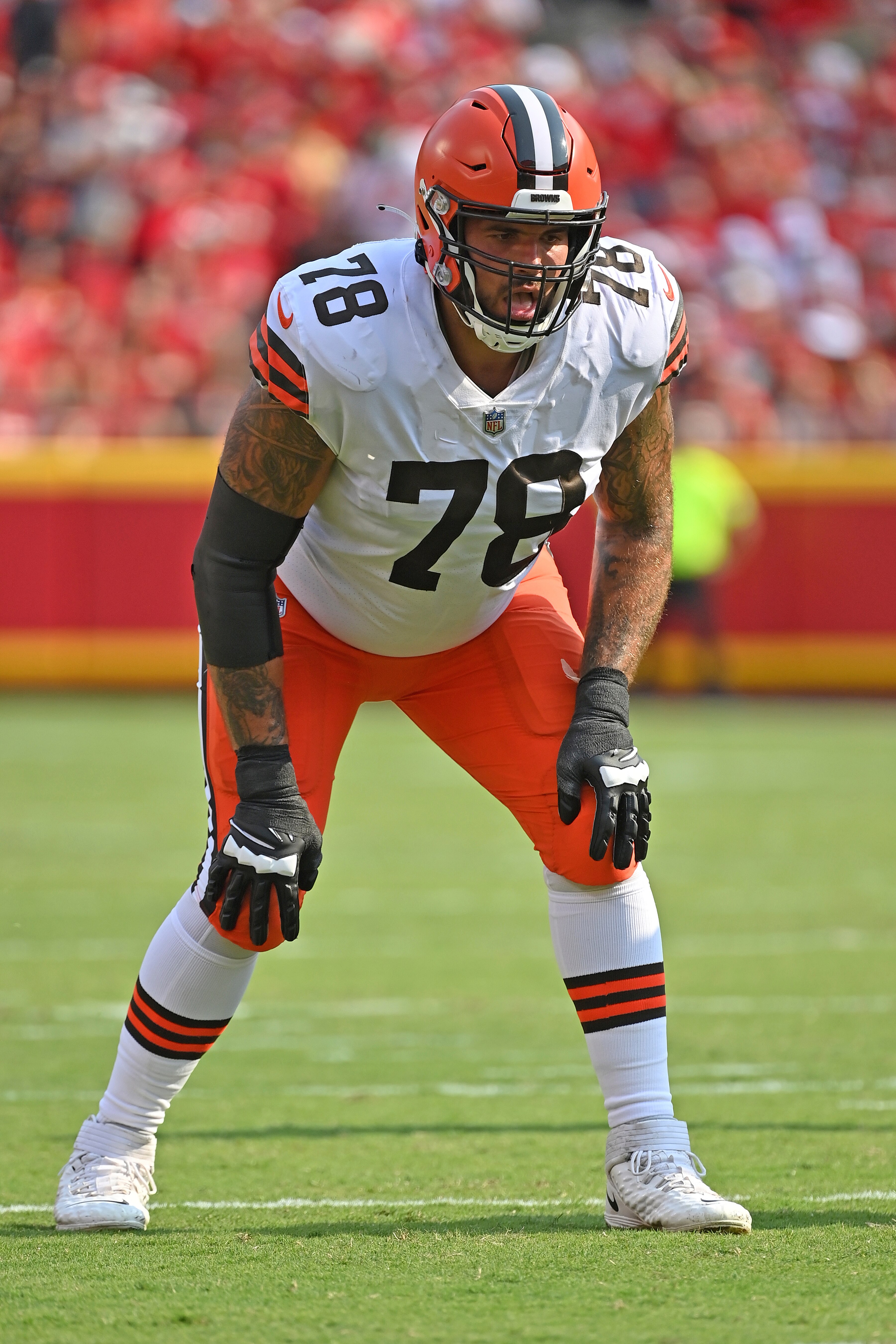 Cleveland Browns offensive tackle Jack Conklin (78) gets set at the line of scrimmage during an NFL football game against the Cleveland Browns Sunday, Sept. 12, 2021, in Kansas City, Mo. (AP Photo/Peter Aiken)