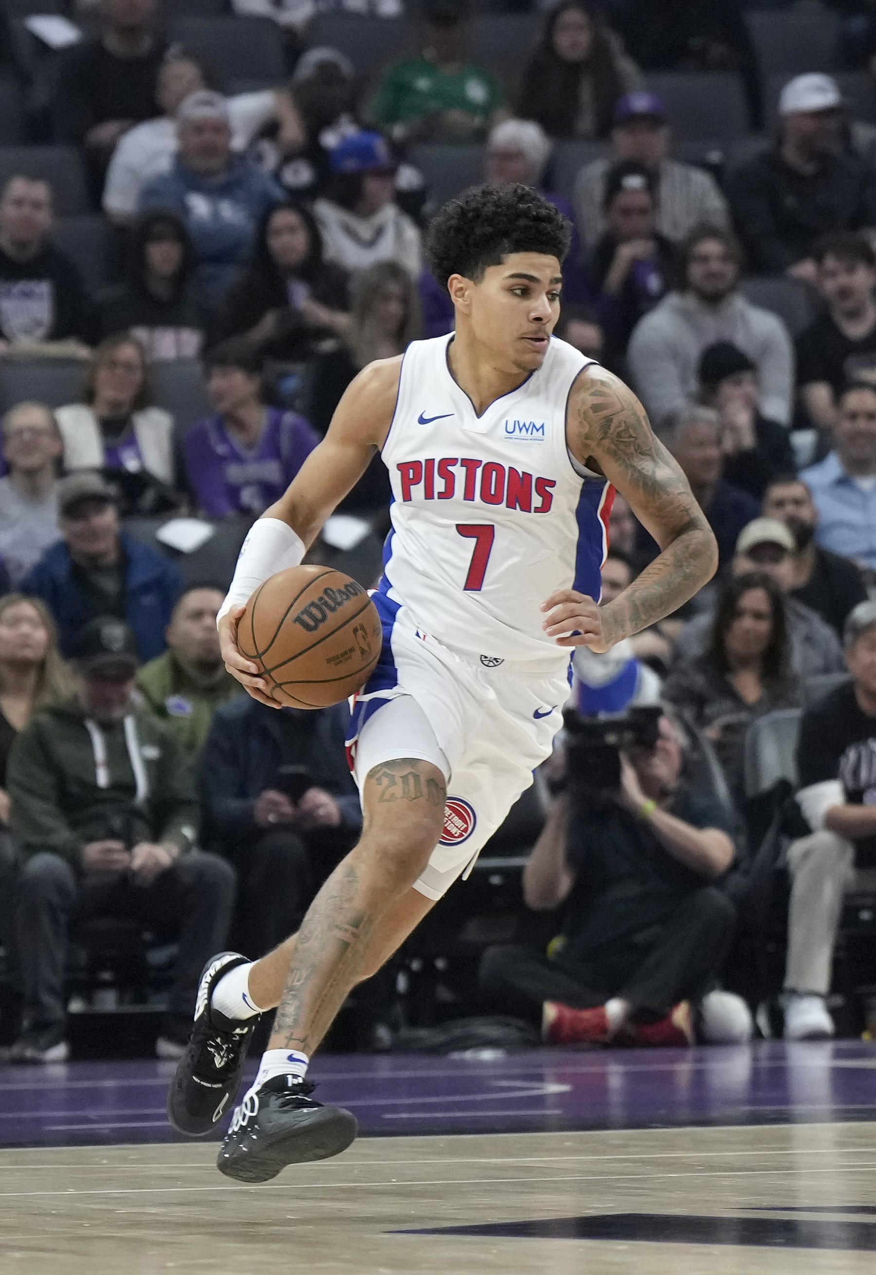SACRAMENTO, CALIFORNIA - FEBRUARY 07: Killian Hayes #7 of the Detroit Pistons dribbles the ball up court against the Sacramento Kings during the first quarter of an NBA basketball game at Golden 1 Center on February 07, 2024 in Sacramento, California. NOTE TO USER: User expressly acknowledges and agrees that, by downloading and or using this photograph, User is consenting to the terms and conditions of the Getty Images License Agreement. (Photo by Thearon W. Henderson/Getty Images)