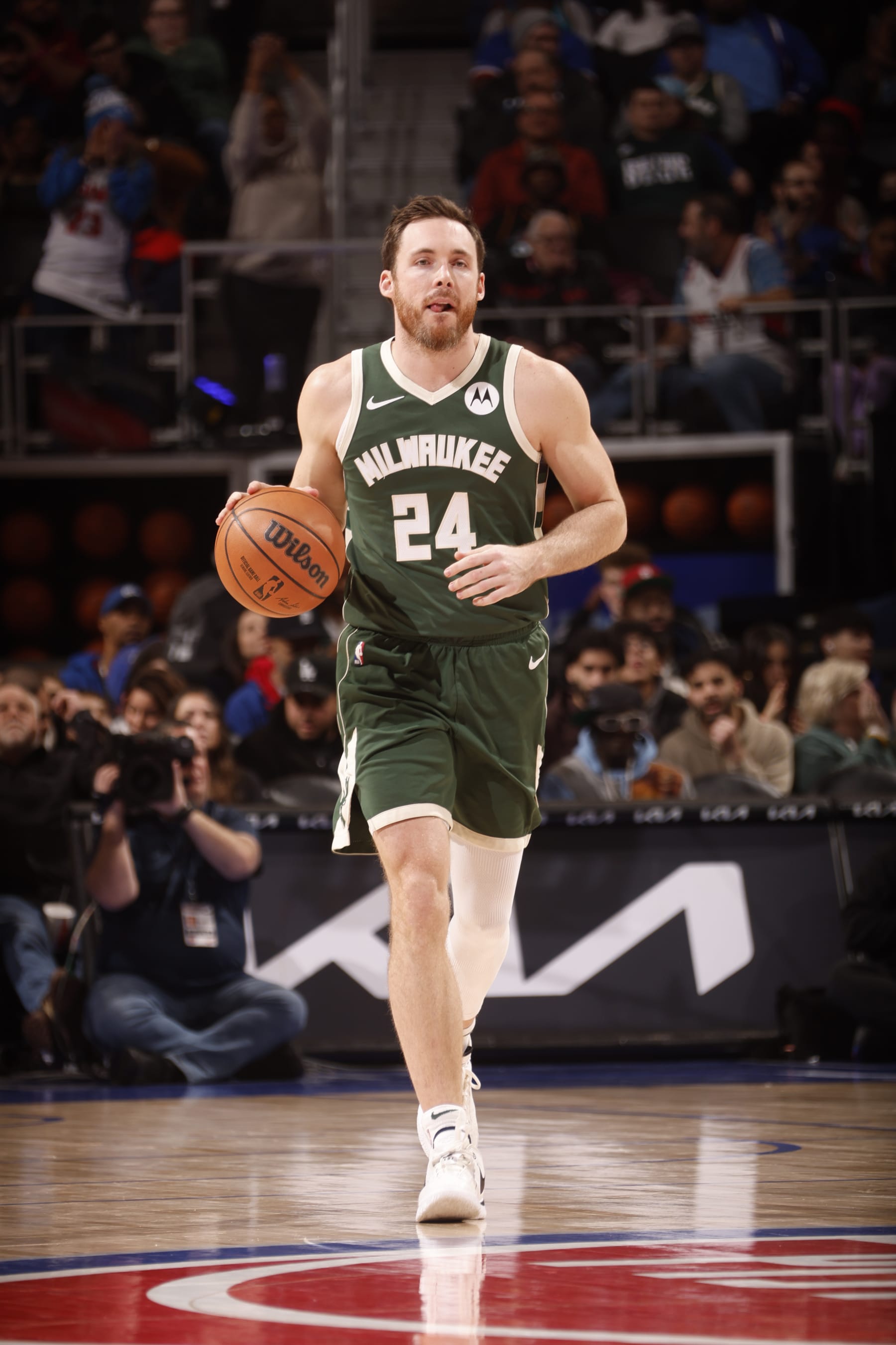 DETROIT, MI - JANUARY 22:  Pat Connaughton #24 of the Milwaukee Bucks handles the ball during the game against the Detroit Pistons on January 22, 2024 at Little Caesars Arena in Detroit, Michigan. NOTE TO USER: User expressly acknowledges and agrees that, by downloading and/or using this photograph, User is consenting to the terms and conditions of the Getty Images License Agreement. Mandatory Copyright Notice: Copyright 2024 NBAE (Photo by Brian Sevald/NBAE via Getty Images)