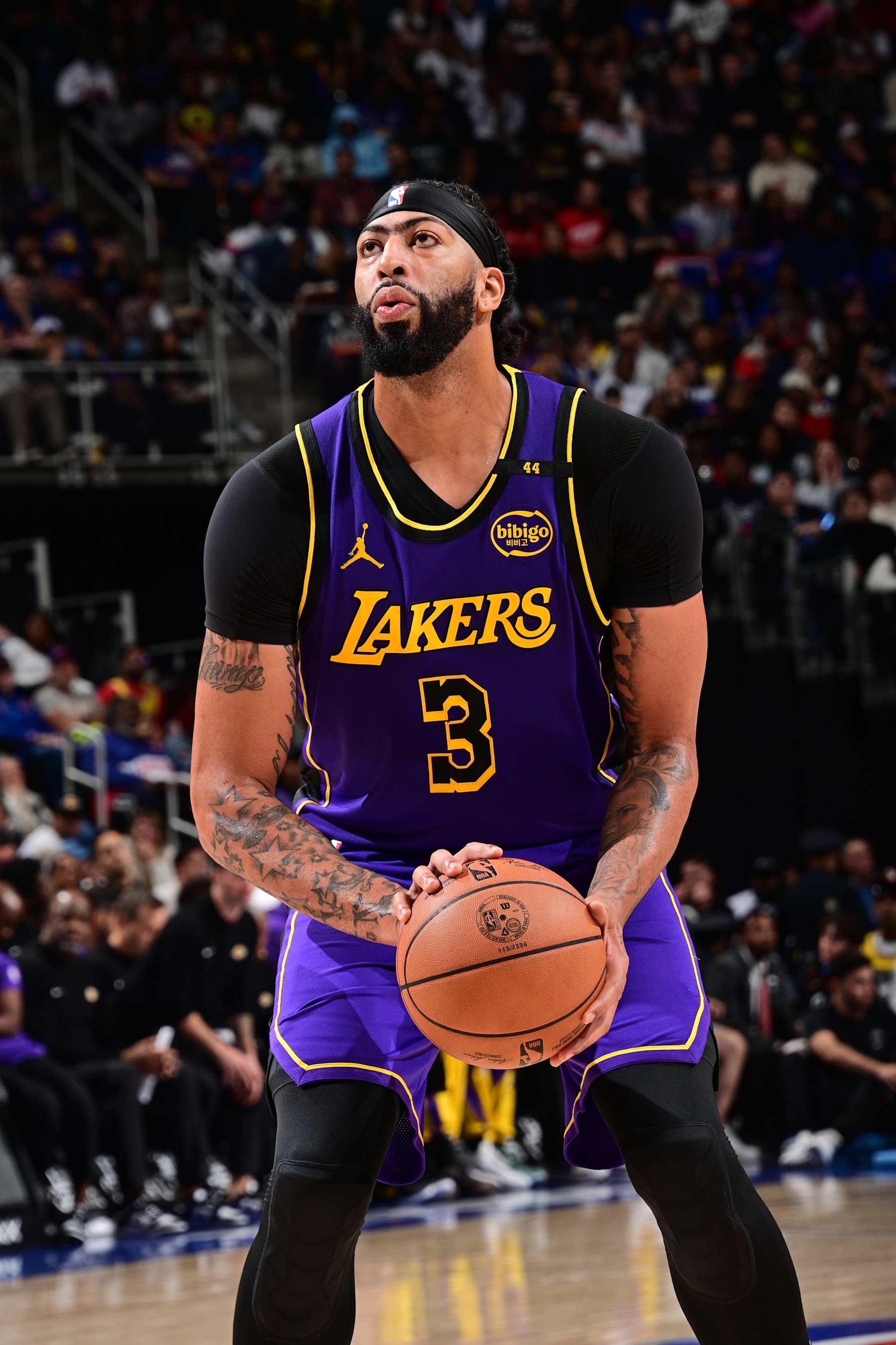 DETROIT, MI - NOVEMBER 4: Anthony Davis #3 of the Los Angeles Lakers shoots a free throw during the game against the Detroit Pistons on November 4, 2024 at Little Caesars Arena in Detroit, Michigan. NOTE TO USER: User expressly acknowledges and agrees that, by downloading and/or using this photograph, User is consenting to the terms and conditions of the Getty Images License Agreement. Mandatory Copyright Notice: Copyright 2024 NBAE (Photo by Chris Schwegler/NBAE via Getty Images)
