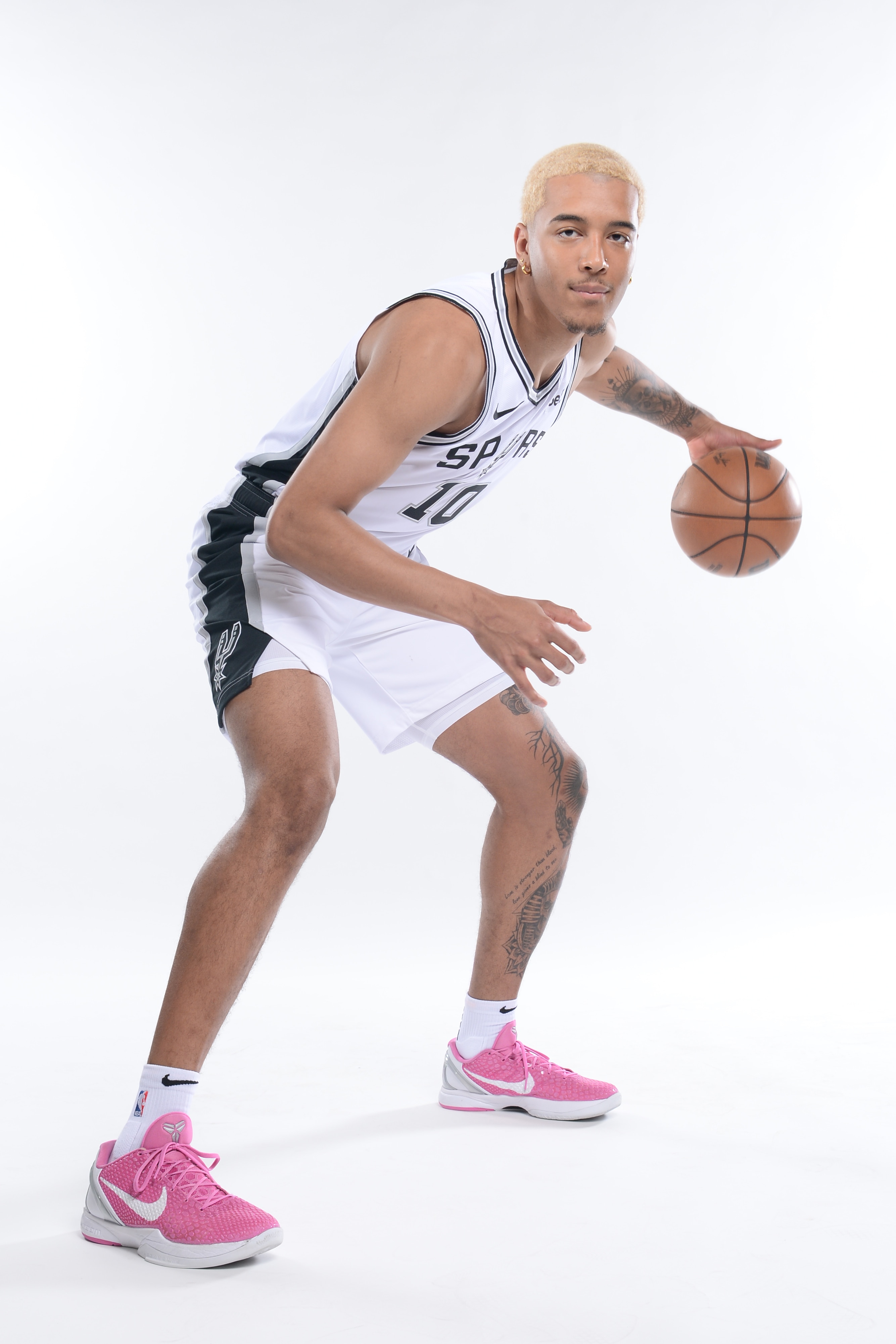 SAN ANTONIO, TX - JUNE 25: San Antonio Spurs draft pick Jeremy Sochan poses for a portrait after being drafted to the San Antonio Spurs on June 25, 2022 at the AT&T Center in San Antonio, Texas. NOTE TO USER: User expressly acknowledges and agrees that, by downloading and or using this photograph, user is consenting to the terms and conditions of the Getty Images License Agreement. Mandatory Copyright Notice: Copyright 2022 NBAE (Photos by Michael Gonzales/NBAE via Getty Images)
