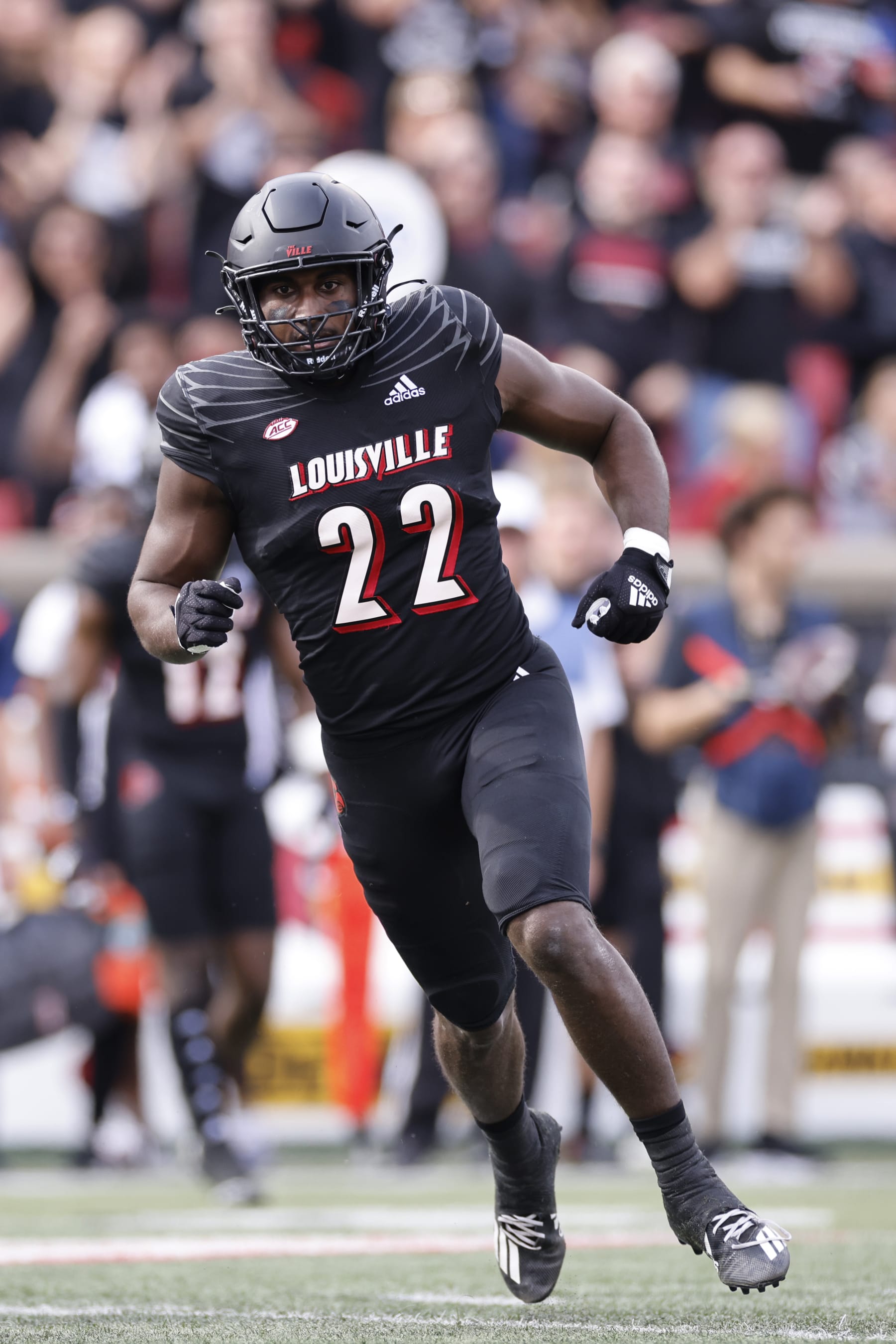 LOUISVILLE, KY - OCTOBER 29: Louisville Cardinals linebacker Yasir Abdullah (22) pursues a play on defense during a college football game against the Wake Forest Demon Deacons on October 29, 2022 at Cardinal Stadium in Louisville, Kentucky. (Photo by Joe Robbins/Icon Sportswire via Getty Images)