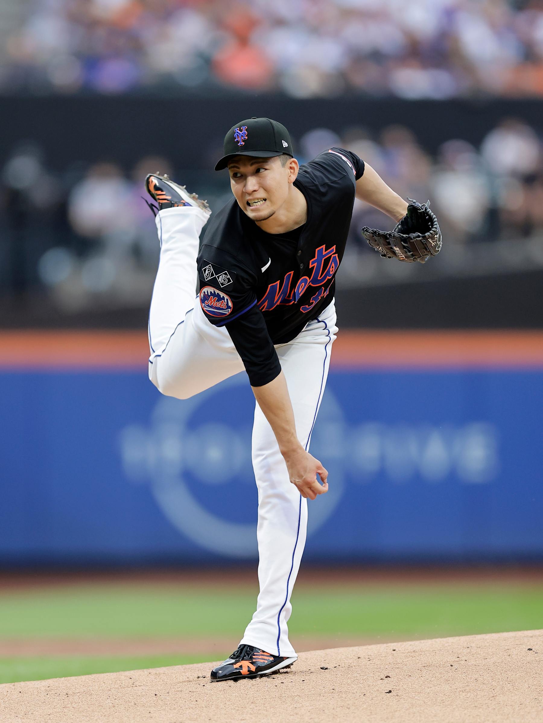 NEW YORK, NEW YORK - JULY 26:  Kodai Senga #34 of the New York Mets pitches during the first inning against the Atlanta Braves at Citi Field on July 26, 2024 in New York City. The Mets defeated the Braves 8-4. (Photo by Jim McIsaac/Getty Images)