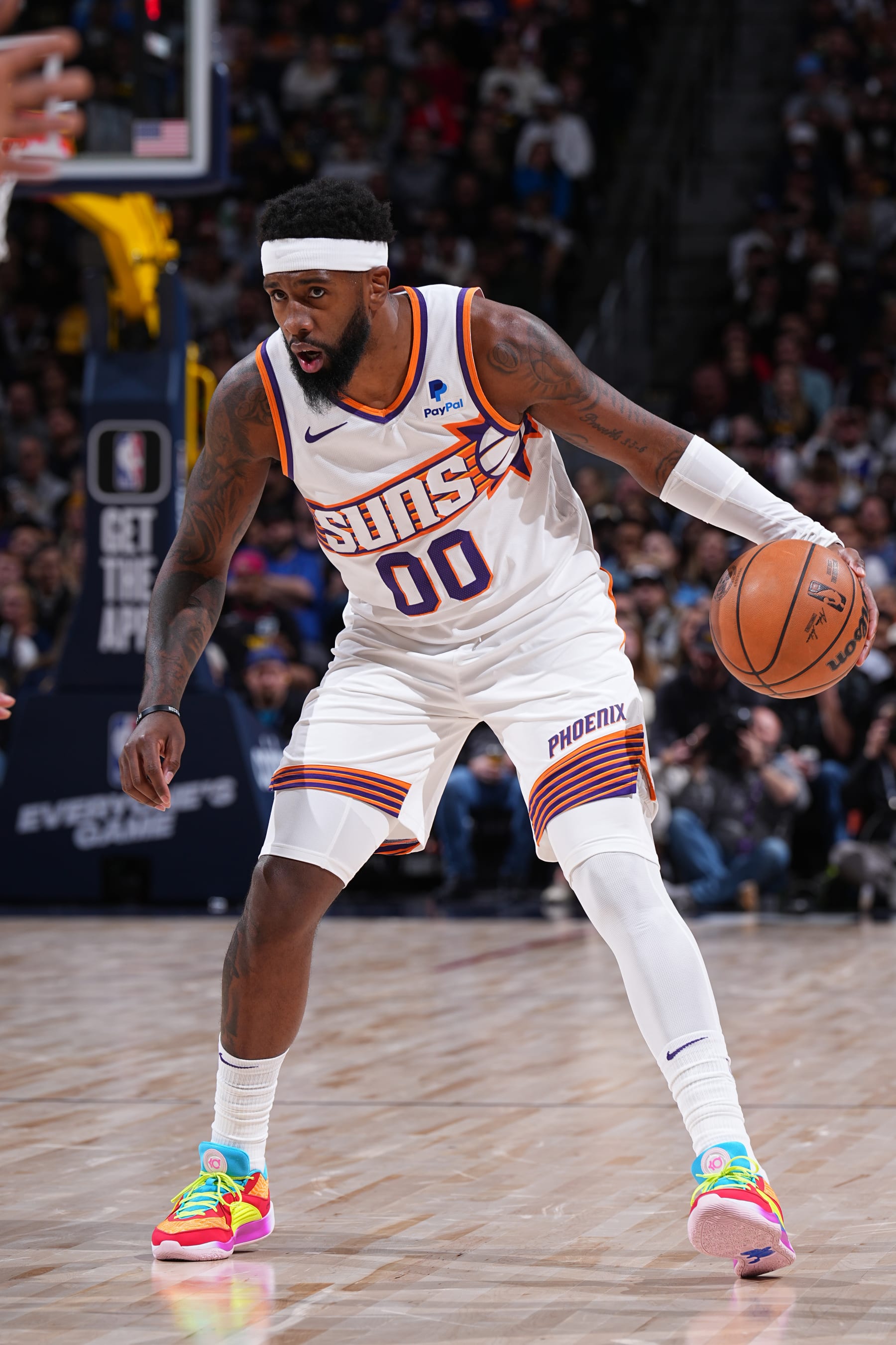 DENVER, CO - MARCH 27: Royce O'Neale #00 of the Phoenix Suns dribbles the ball during the game against the Denver Nuggets on March 27, 2023 at the Ball Arena in Denver, Colorado. NOTE TO USER: User expressly acknowledges and agrees that, by downloading and/or using this Photograph, user is consenting to the terms and conditions of the Getty Images License Agreement. Mandatory Copyright Notice: Copyright 2024 NBAE (Photo by Garrett Ellwood/NBAE via Getty Images)