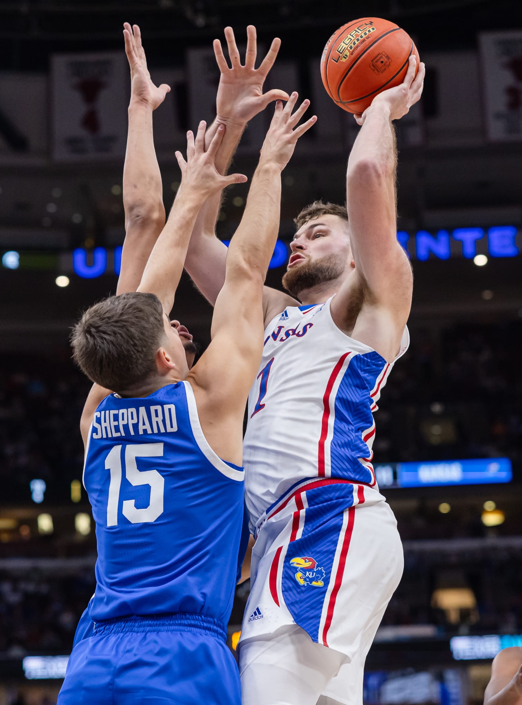CHICAGO, ILLINOIS - NOVEMBER 14: Hunter Dickinson #1 of the Kansas Jayhawks shoots the ball against Reed Sheppard #15 of the Kentucky Wildcats during the first half shoots the ball against in the 2023 State Farm Champions Classic at the United Center on November 14, 2023 in Chicago, Illinois. (Photo by Michael Hickey/Getty Images)