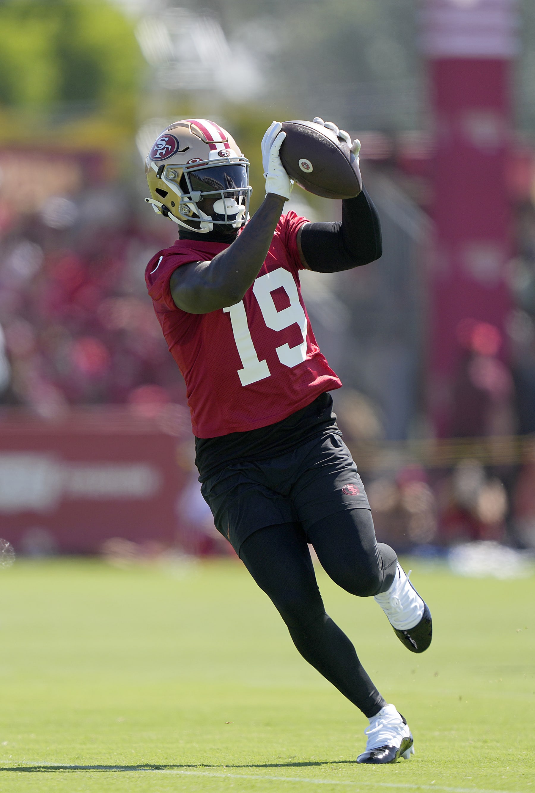 SANTA CLARA, CALIFORNIA - JULY 27: Deebo Samuel #19 of the San Francisco 49ers works out during training camp at SAP Performance Facility on July 27, 2023 in Santa Clara, California. (Photo by Thearon W. Henderson/Getty Images)