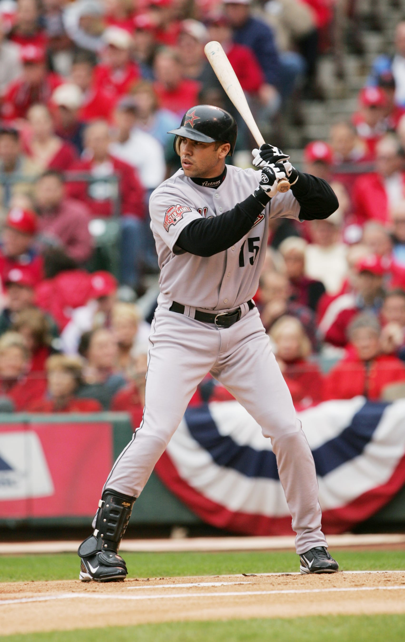ST. LOUIS - OCTOBER 20:  Carlos Beltran #15 of the Houston Astros against the St. Louis Cardinals in Game 6 of the National League Championship Series October 20, 2004 at Busch Stadium in St. Louis, Missouri. The Cardinals defeated the Astros 6-4 in the 12th inning to tie the series 3-3.  (Photo By Stephen Dunn/Getty Images)