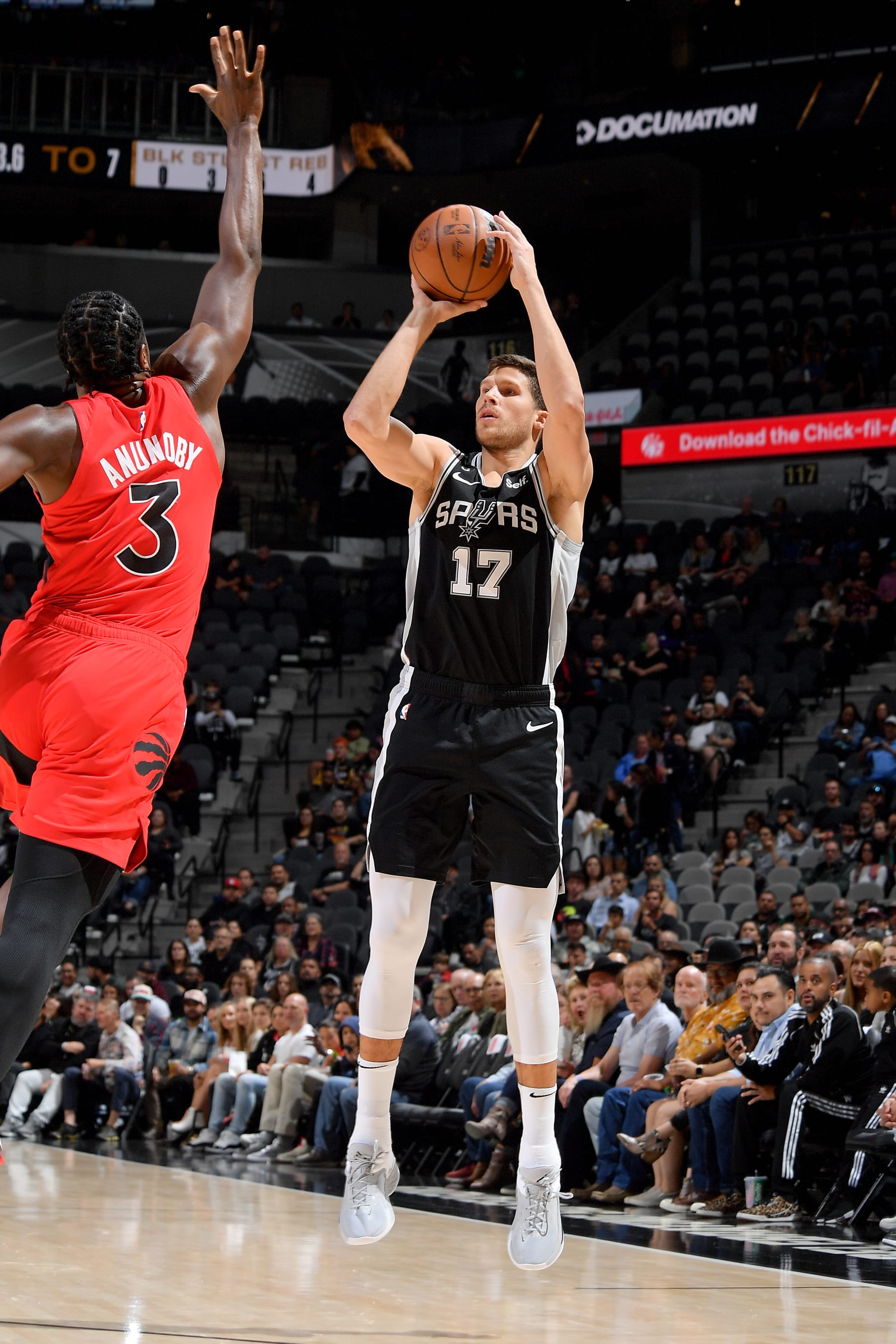 SAN ANTONIO, TX - NOVEMBER 2: Doug McDermott #17 of the San Antonio Spurs shoots a three point basket against the Toronto Raptors  on November 2, 2022 at the AT&T Center in San Antonio, Texas. NOTE TO USER: User expressly acknowledges and agrees that, by downloading and or using this photograph, user is consenting to the terms and conditions of the Getty Images License Agreement. Mandatory Copyright Notice: Copyright 2022 NBAE (Photos by Michael Gonzales/NBAE via Getty Images)