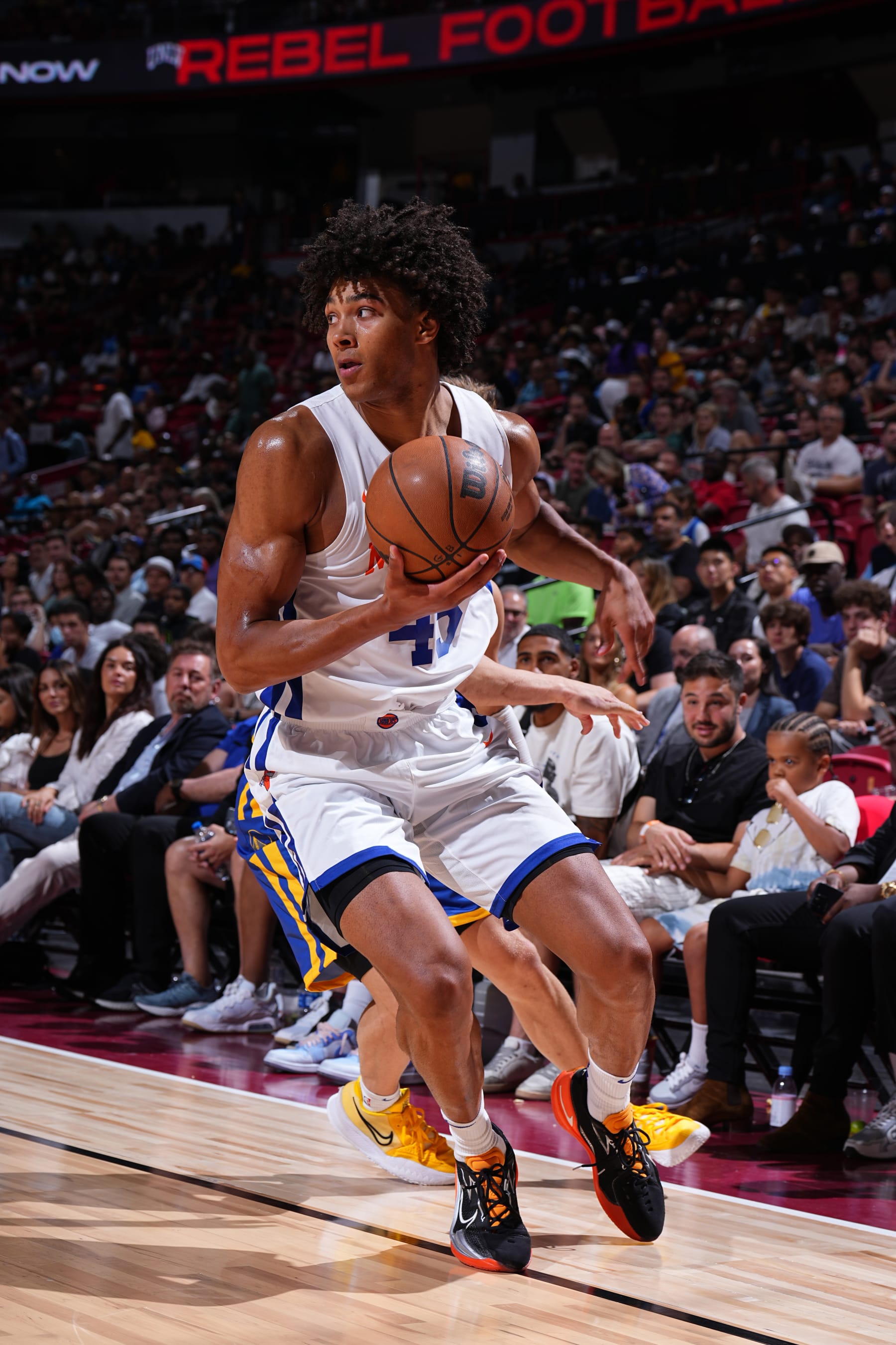 LAS VEGAS, NV - JULY 8: Jericho Sims #45 of the New York Knicks looks to pass the ball against the Golden State Warriors during the 2022 Las Vegas Summer League on July 8, 2022 at the Thomas & Mack Center in Las Vegas, Nevada NOTE TO USER: User expressly acknowledges and agrees that, by downloading and/or using this Photograph, user is consenting to the terms and conditions of the Getty Images License Agreement. Mandatory Copyright Notice: Copyright 2022 NBAE (Photo by Garrett Ellwood/NBAE via Getty Images)
