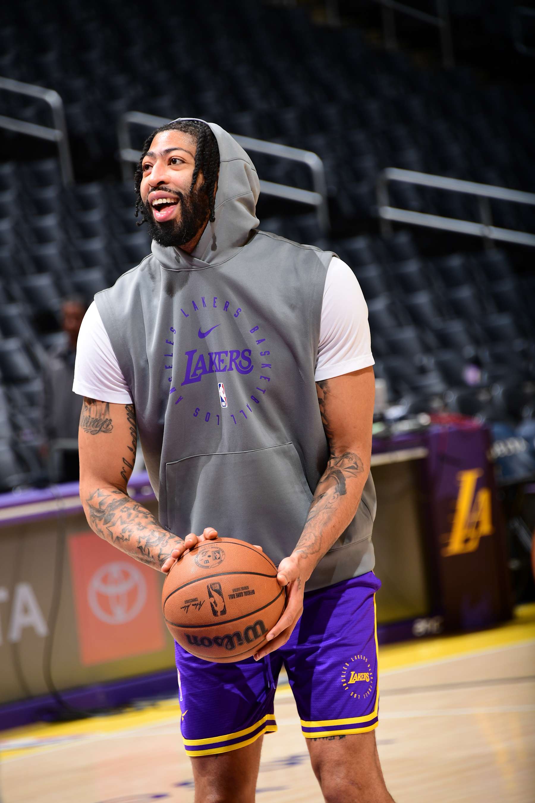 LOS ANGELES, CA - JANUARY 21: Anthony Davis #3 of the Los Angeles Lakers smiles before the game against the Washington Wizards on January 21, 2025 at Crypto.Com Arena in Los Angeles, California. NOTE TO USER: User expressly acknowledges and agrees that, by downloading and/or using this Photograph, user is consenting to the terms and conditions of the Getty Images License Agreement. Mandatory Copyright Notice: Copyright 2025 NBAE (Photo by Adam Pantozzi/NBAE via Getty Images)