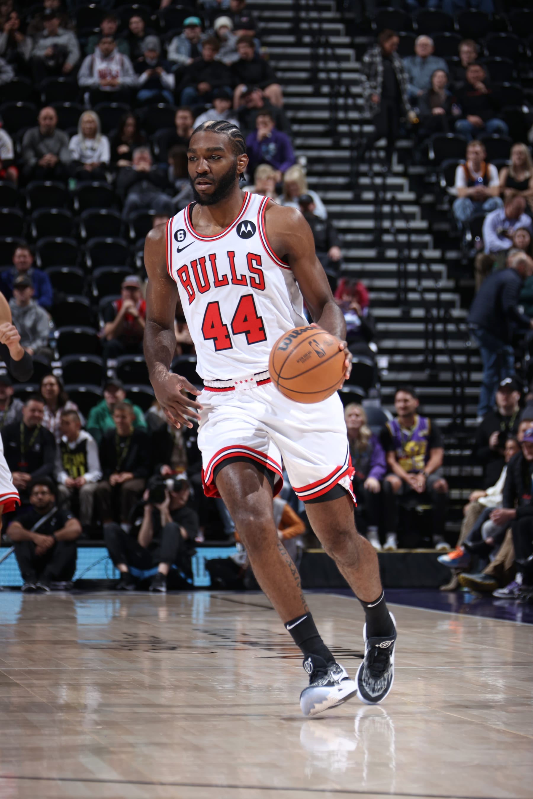 SALT LAKE CITY, UT - NOVEMBER 28: Patrick Williams #44 of the Chicago Bulls moves the ball during the game against the Utah Jazz on November 28, 2022 at vivint.SmartHome Arena in Salt Lake City, Utah. NOTE TO USER: User expressly acknowledges and agrees that, by downloading and or using this Photograph, User is consenting to the terms and conditions of the Getty Images License Agreement. Mandatory Copyright Notice: Copyright 2022 NBAE (Photo by Melissa Majchrzak/NBAE via Getty Images)