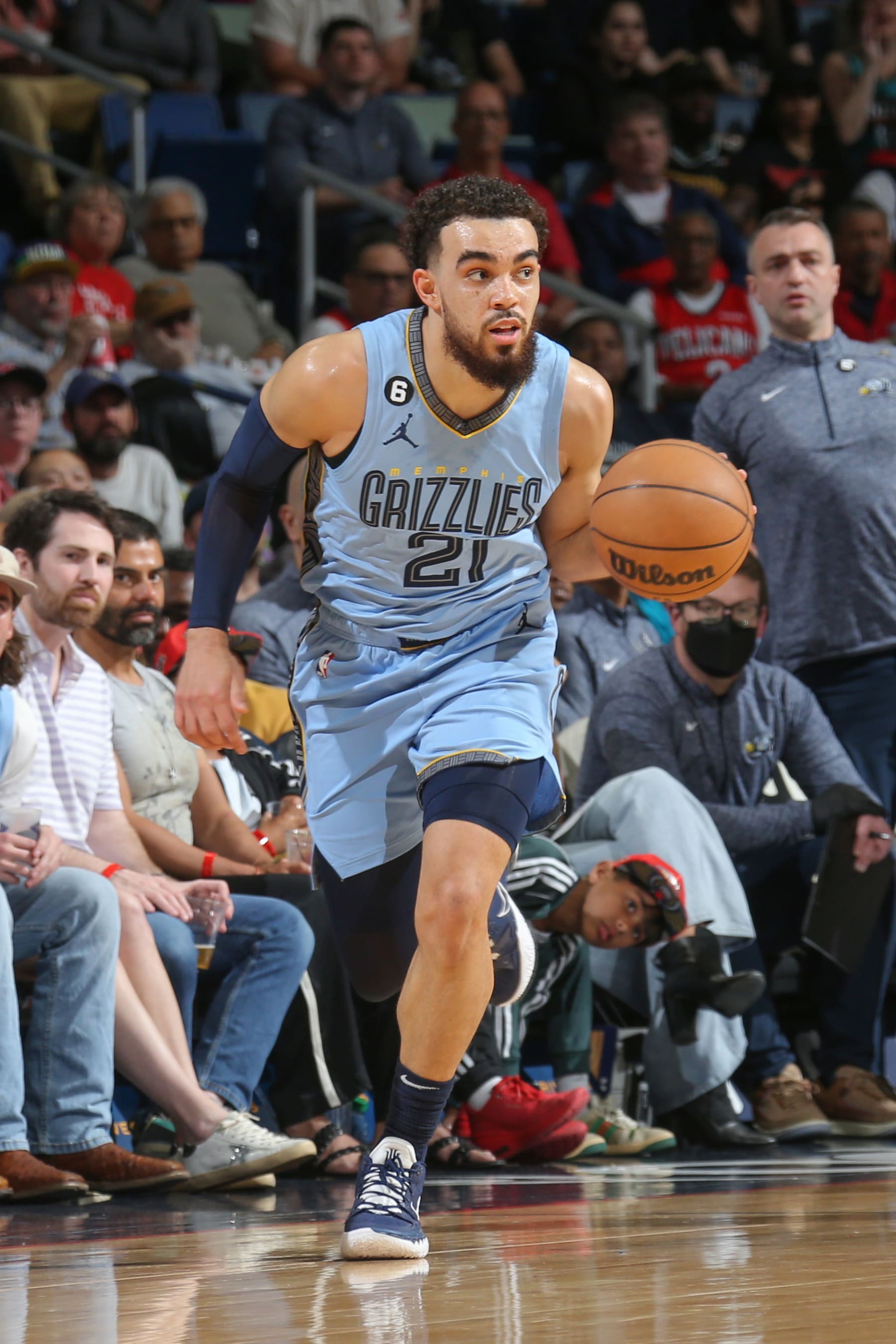 NEW ORLEANS, LA - APRIL 5:  Tyus Jones #21 of the Memphis Grizzlies goes to the basket during the game on April 5, 2023 at the Smoothie King Center in New Orleans, Louisiana. NOTE TO USER: User expressly acknowledges and agrees that, by downloading and or using this Photograph, user is consenting to the terms and conditions of the Getty Images License Agreement. Mandatory Copyright Notice: Copyright 2023 NBAE (Photo by Layne Murdoch Jr./NBAE via Getty Images)
