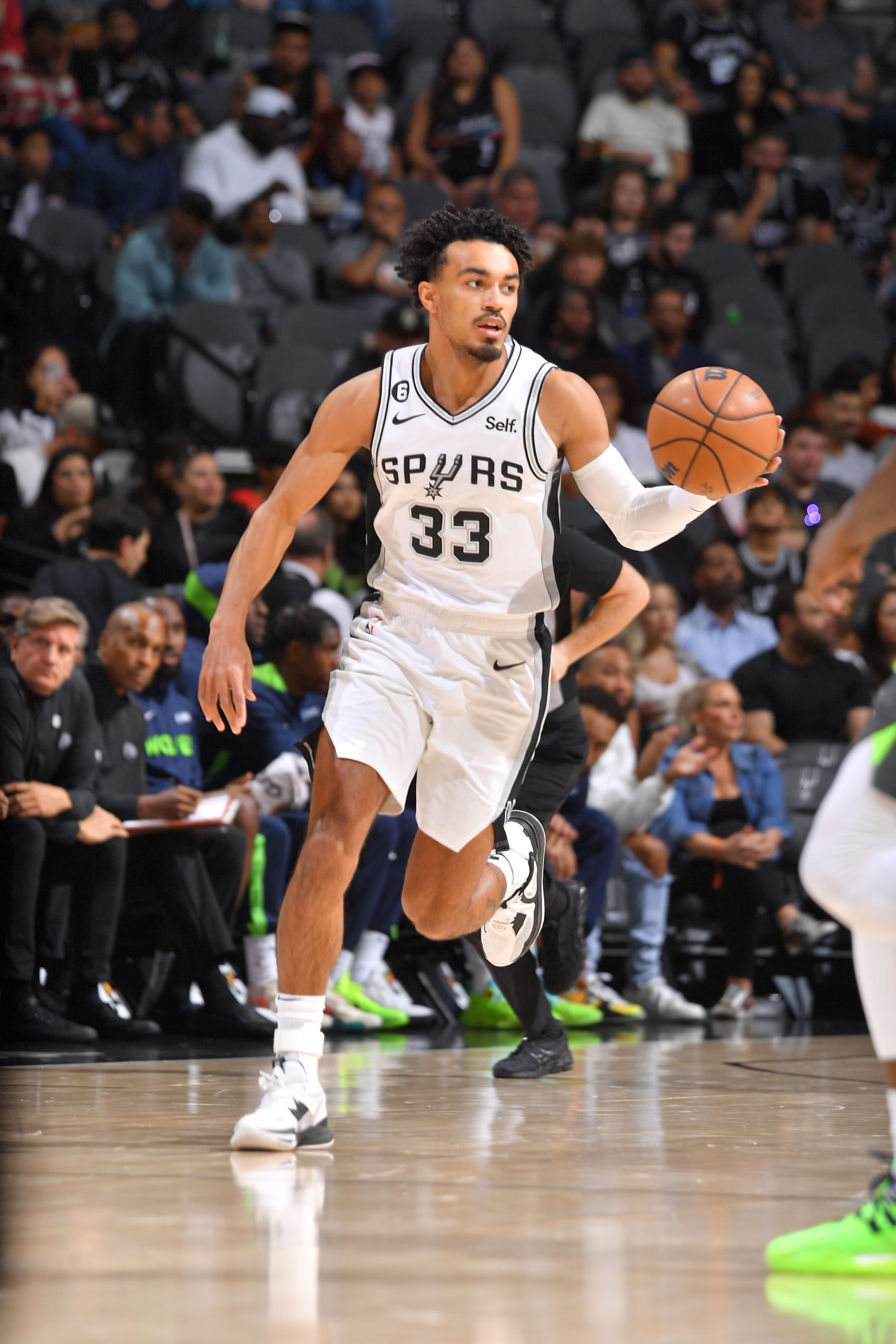 SAN ANTONIO, TX - OCTOBER 30: Tre Jones #33 of the San Antonio Spurs dribbles the ball during the game against the Minnesota Timberwolves on October 30, 2022 at the AT&T Center in San Antonio, Texas. NOTE TO USER: User expressly acknowledges and agrees that, by downloading and or using this photograph, user is consenting to the terms and conditions of the Getty Images License Agreement. Mandatory Copyright Notice: Copyright 2022 NBAE (Photos by Michael Gonzales/NBAE via Getty Images)